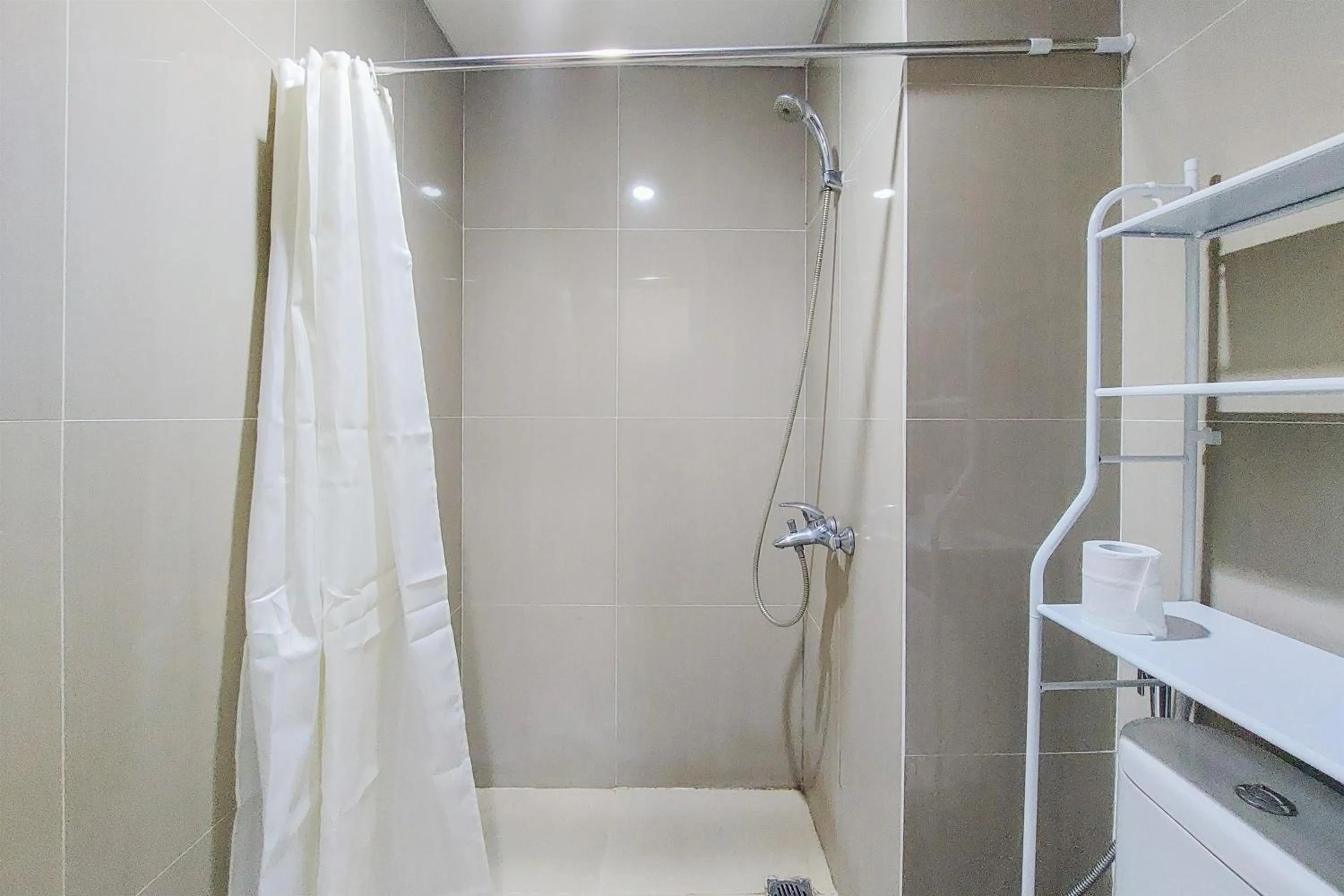 Bathroom in Cozy Stay Studio at Paramount Skyline Apartment By Travelio