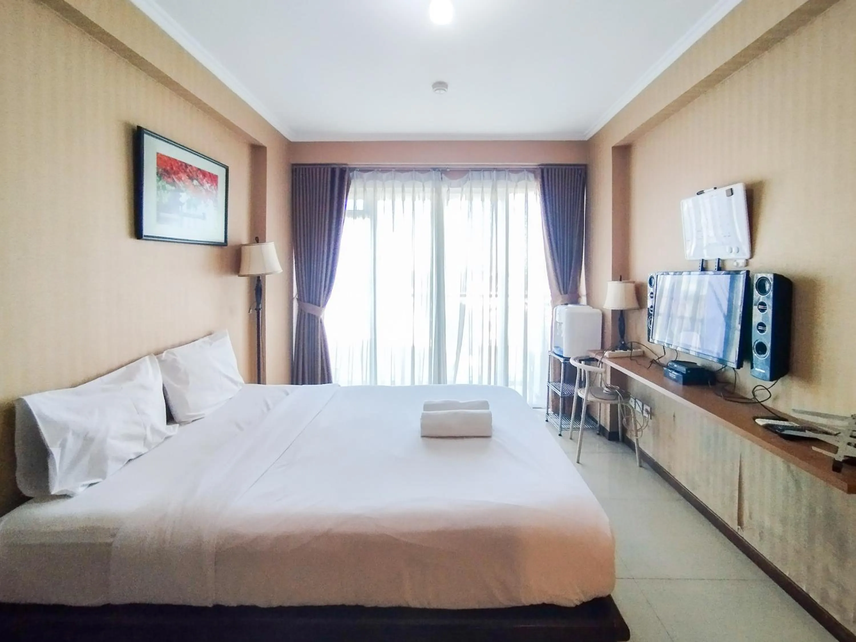 Bed in Spacious Chic Studio Room Apartment at Gateway Pasteur By Travelio
