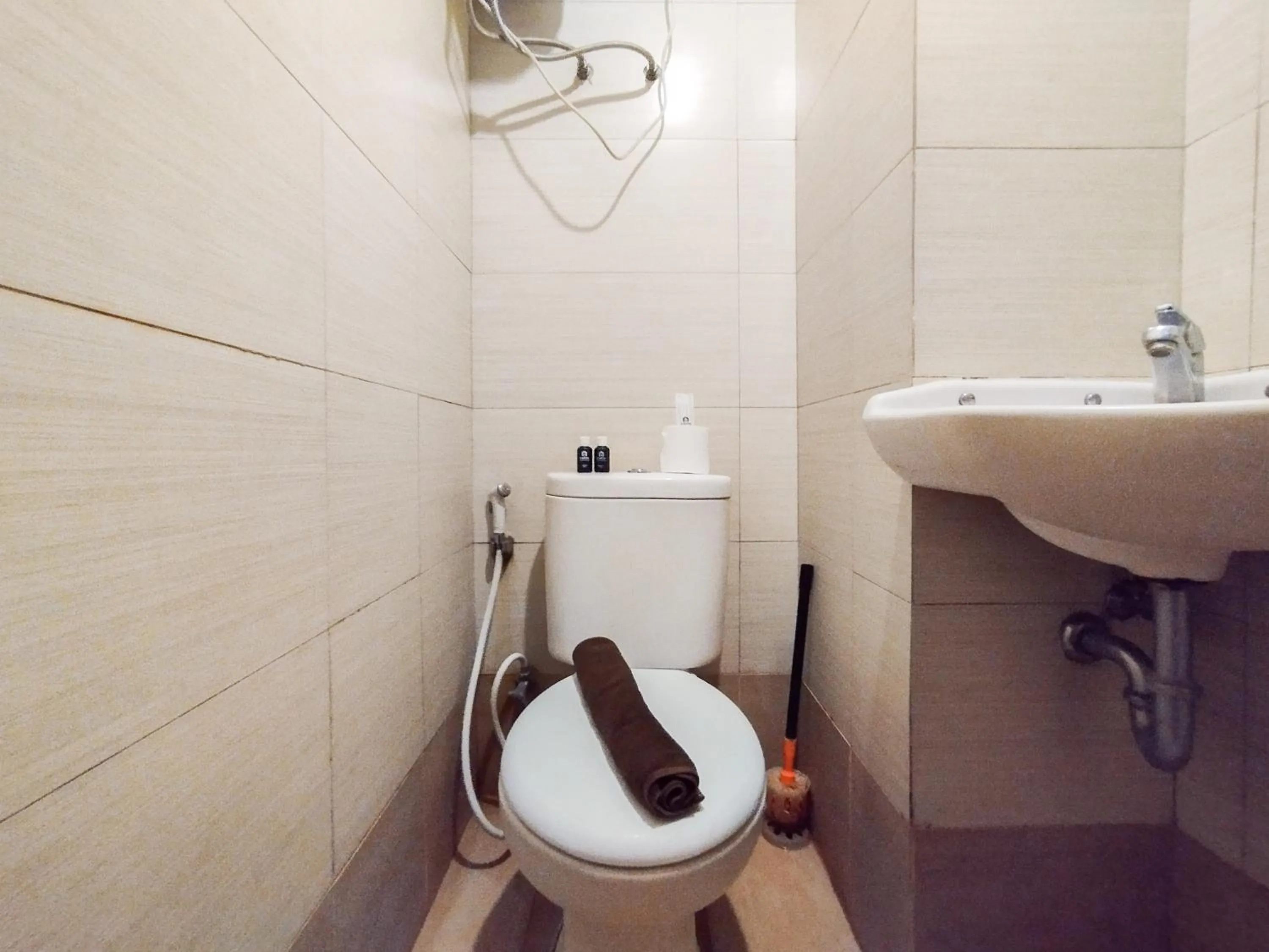 Spacious Chic Studio Room Apartment at Gateway Pasteur By Travelio