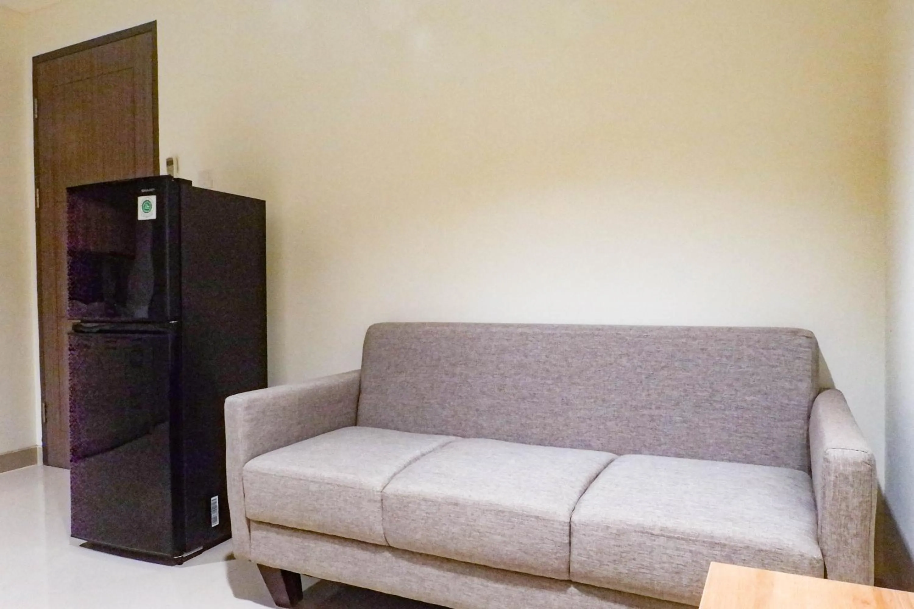 Living room in 1BR Stunning and Cozy Apartment at Praxis By Travelio