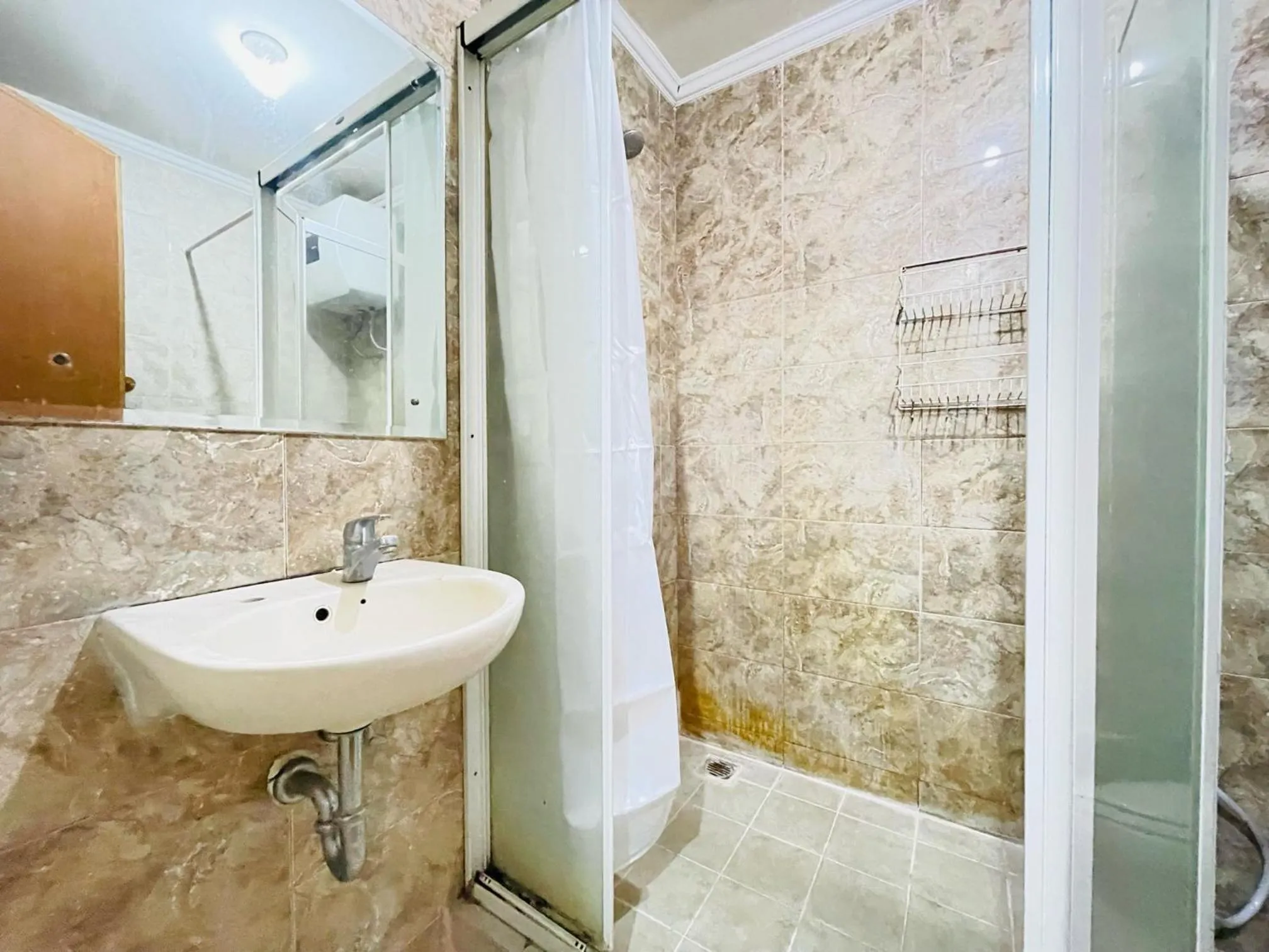 Bathroom in Executive Private 2BR at Galeri Ciumbuleuit 1 Apartement By Travelio