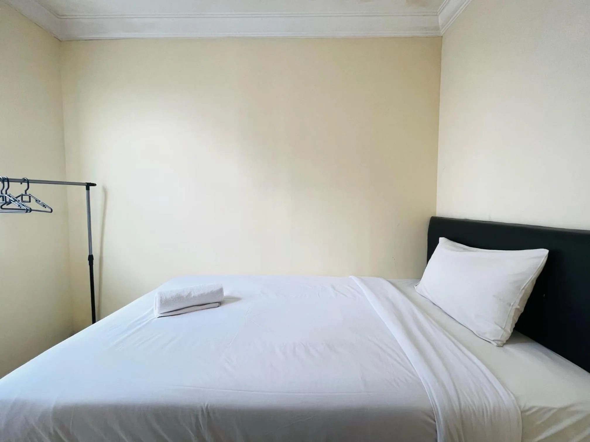 Executive Private 2BR at Galeri Ciumbuleuit 1 Apartement By Travelio