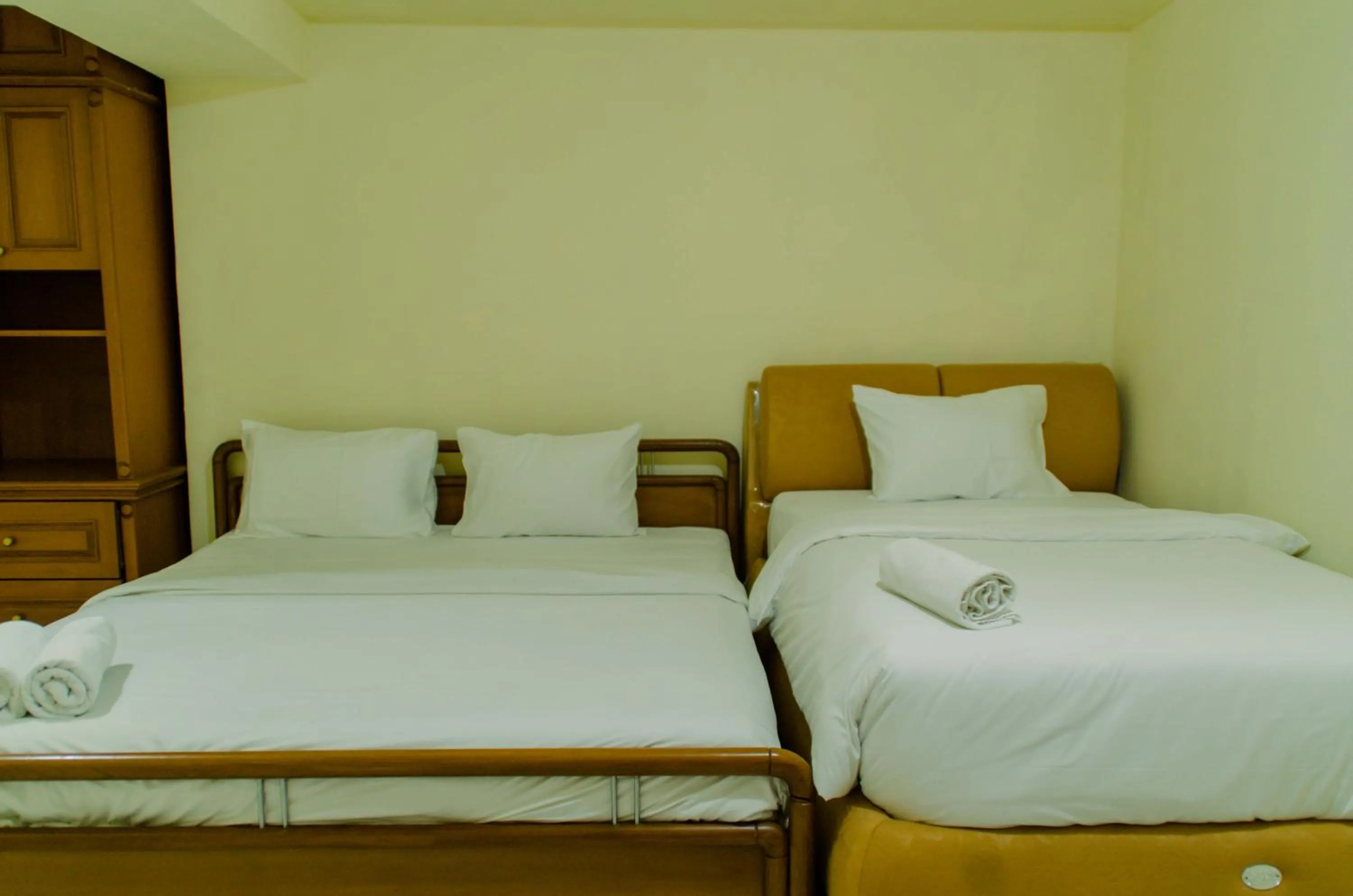 Bed in Spacious and Homey 3BR at Kondominium Rajawali Apartment By Travelio