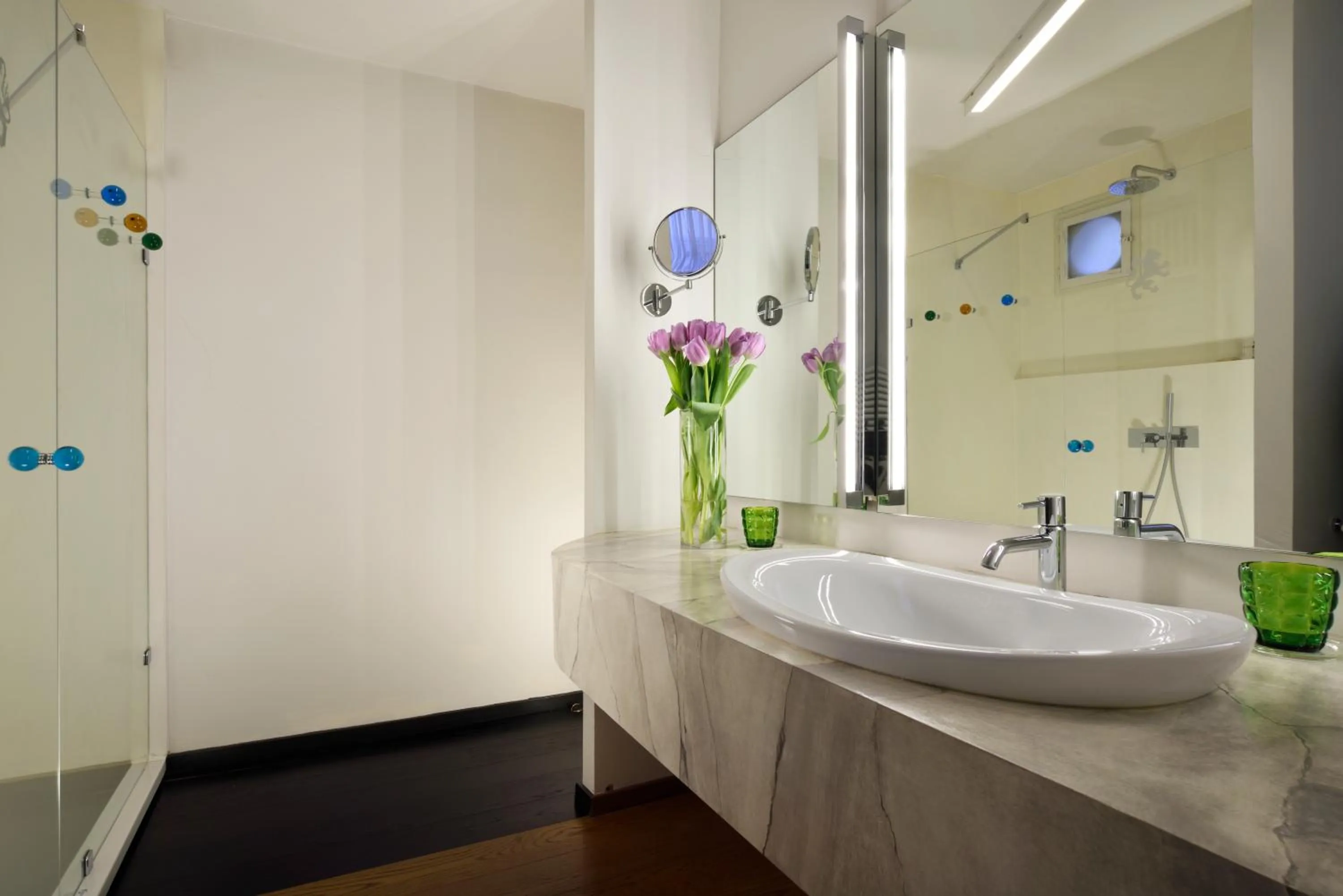 Bathroom in Leone Blu Suites | UNA Esperienze
