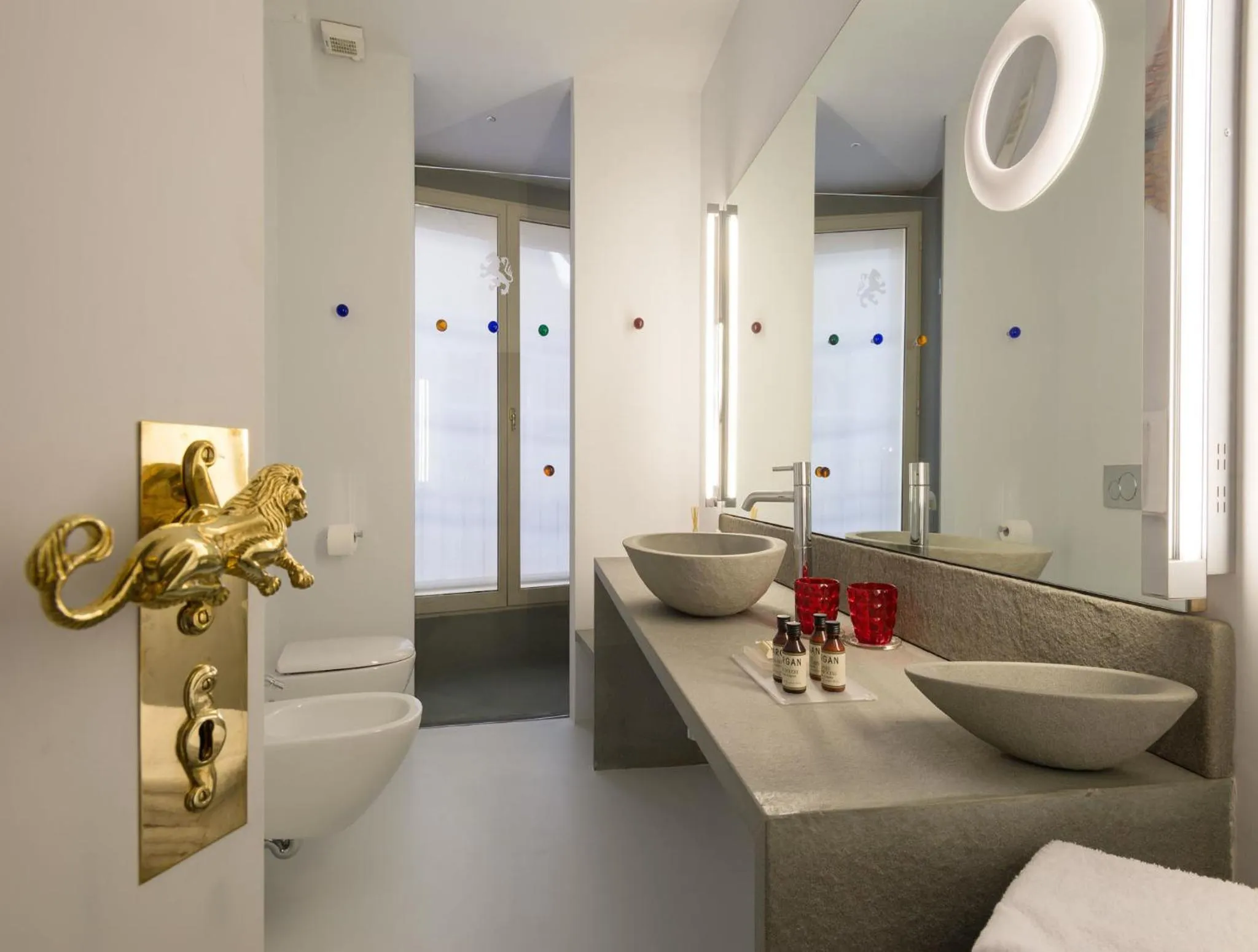 Bathroom in Leone Blu Suites | UNA Esperienze