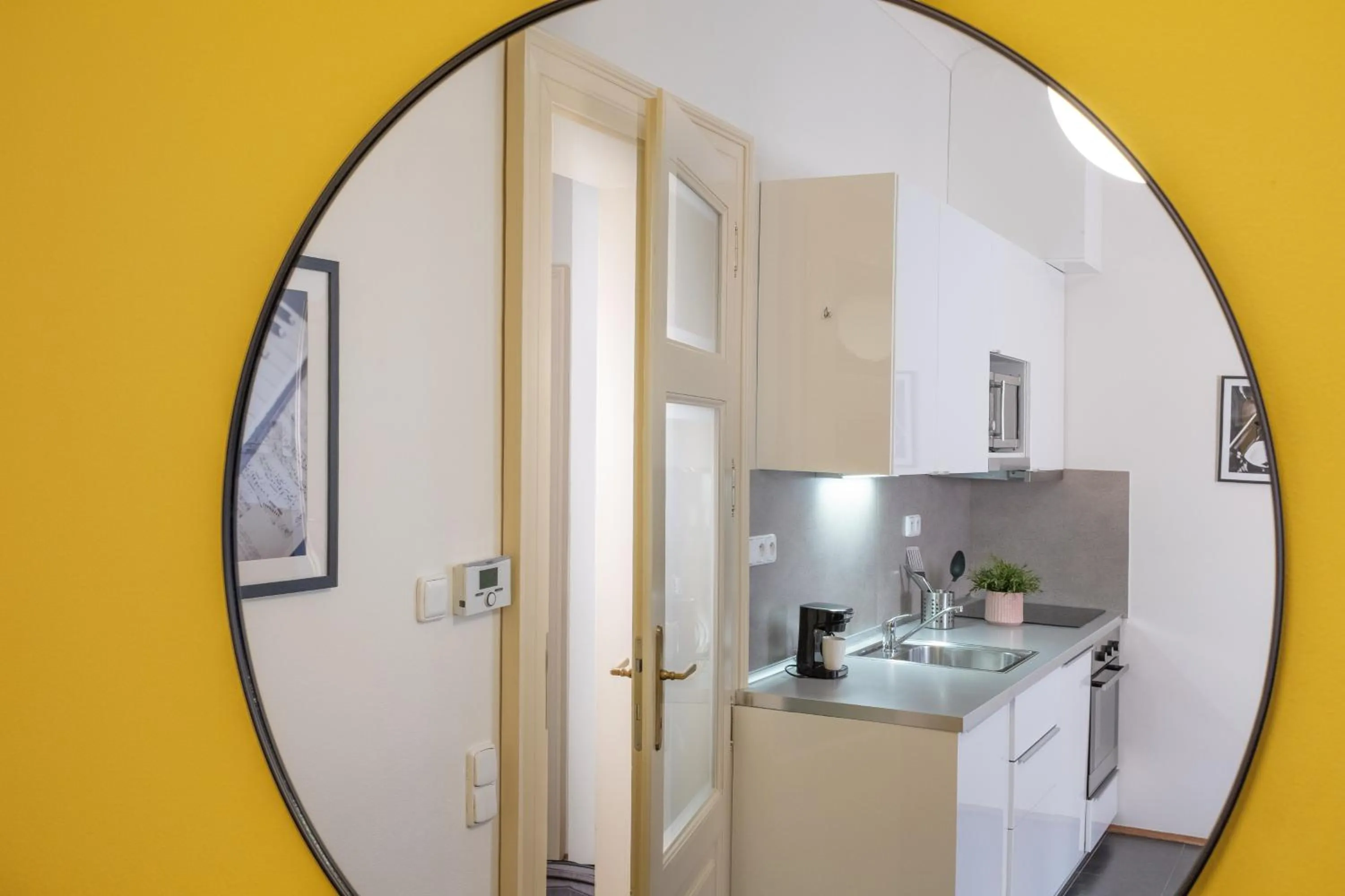 Kitchen or kitchenette in 4 Arts Apartments by Adrez