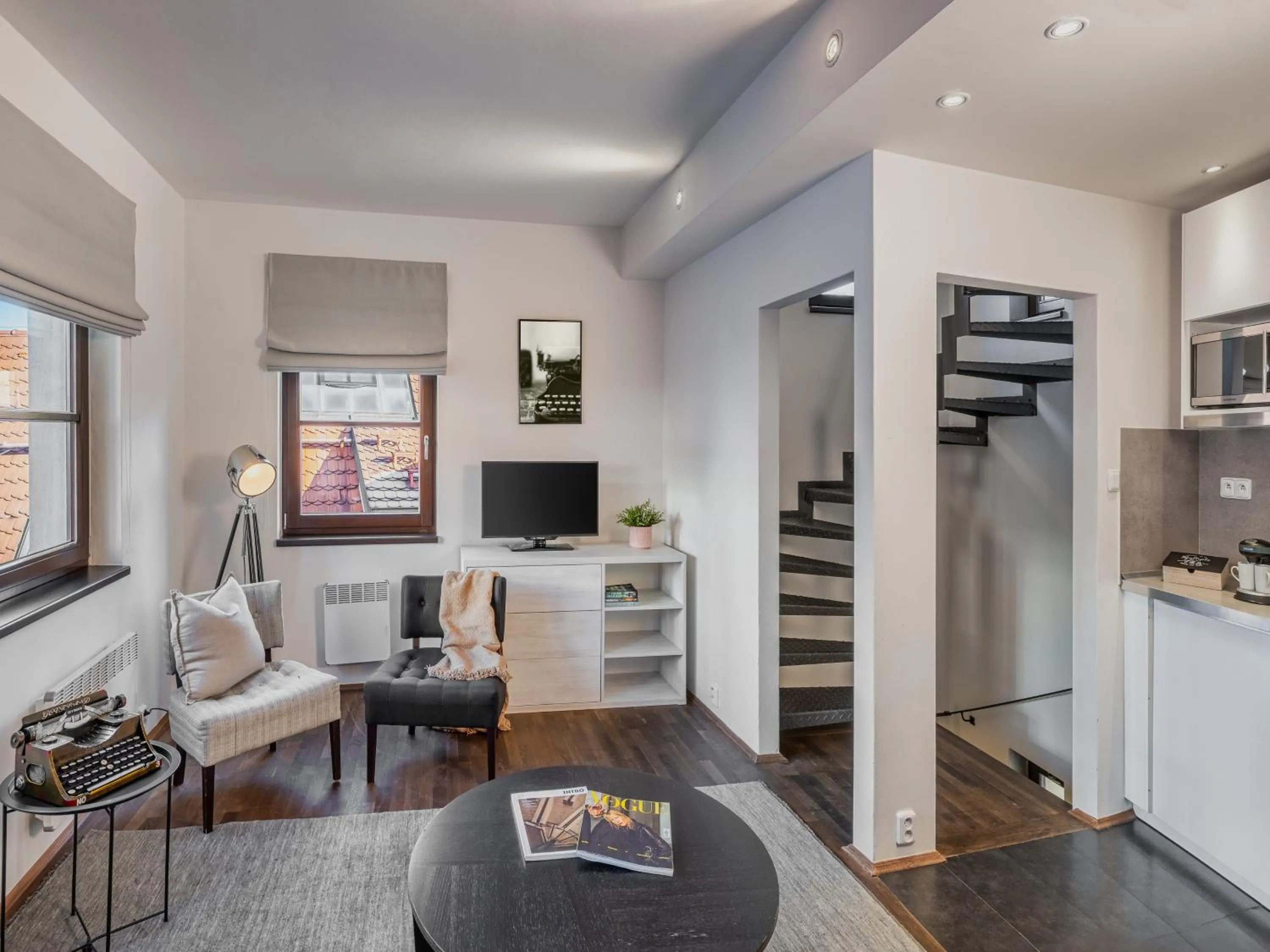 Living room in 4 Arts Apartments by Adrez