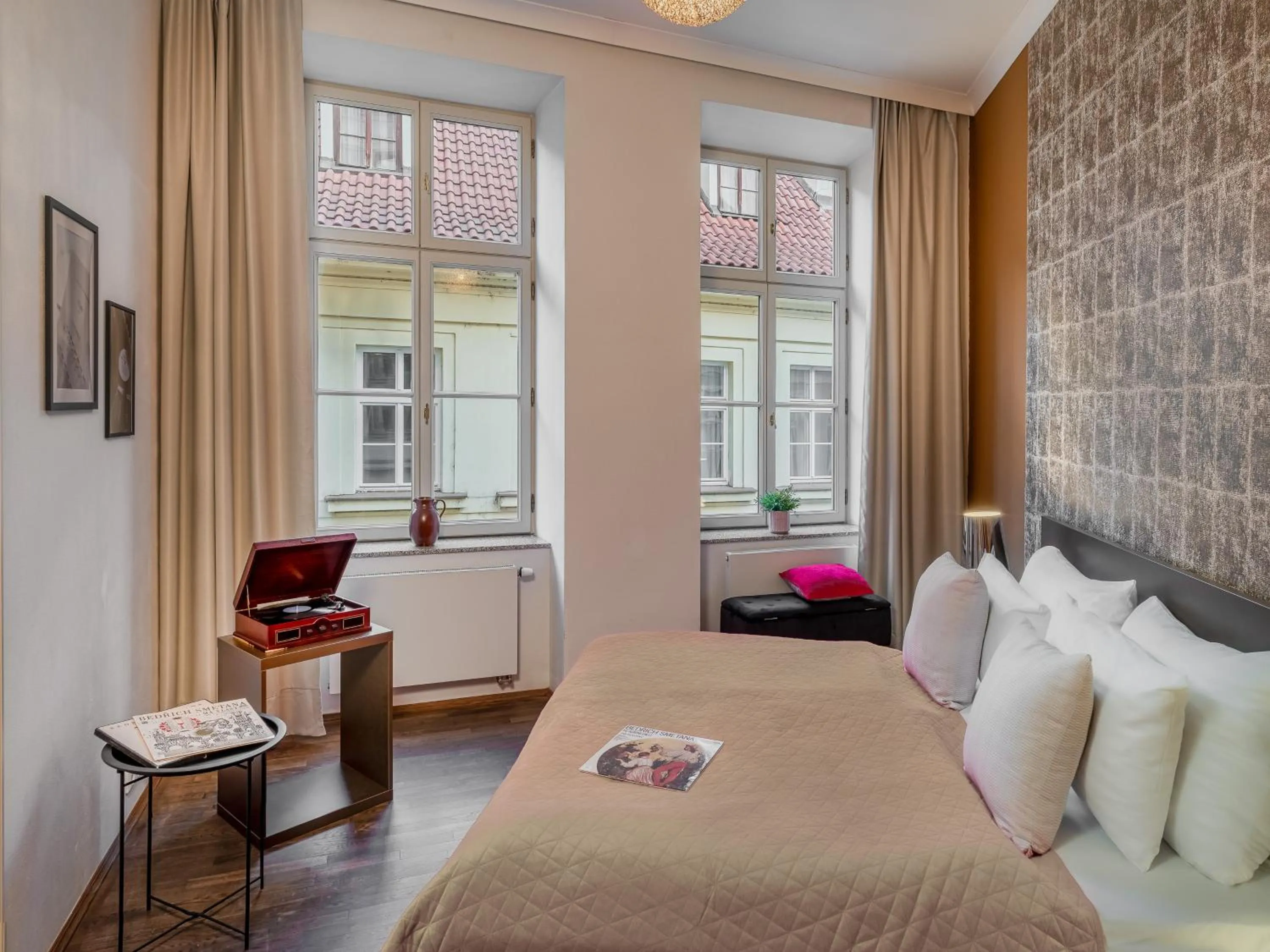 Bed in 4 Arts Apartments by Adrez