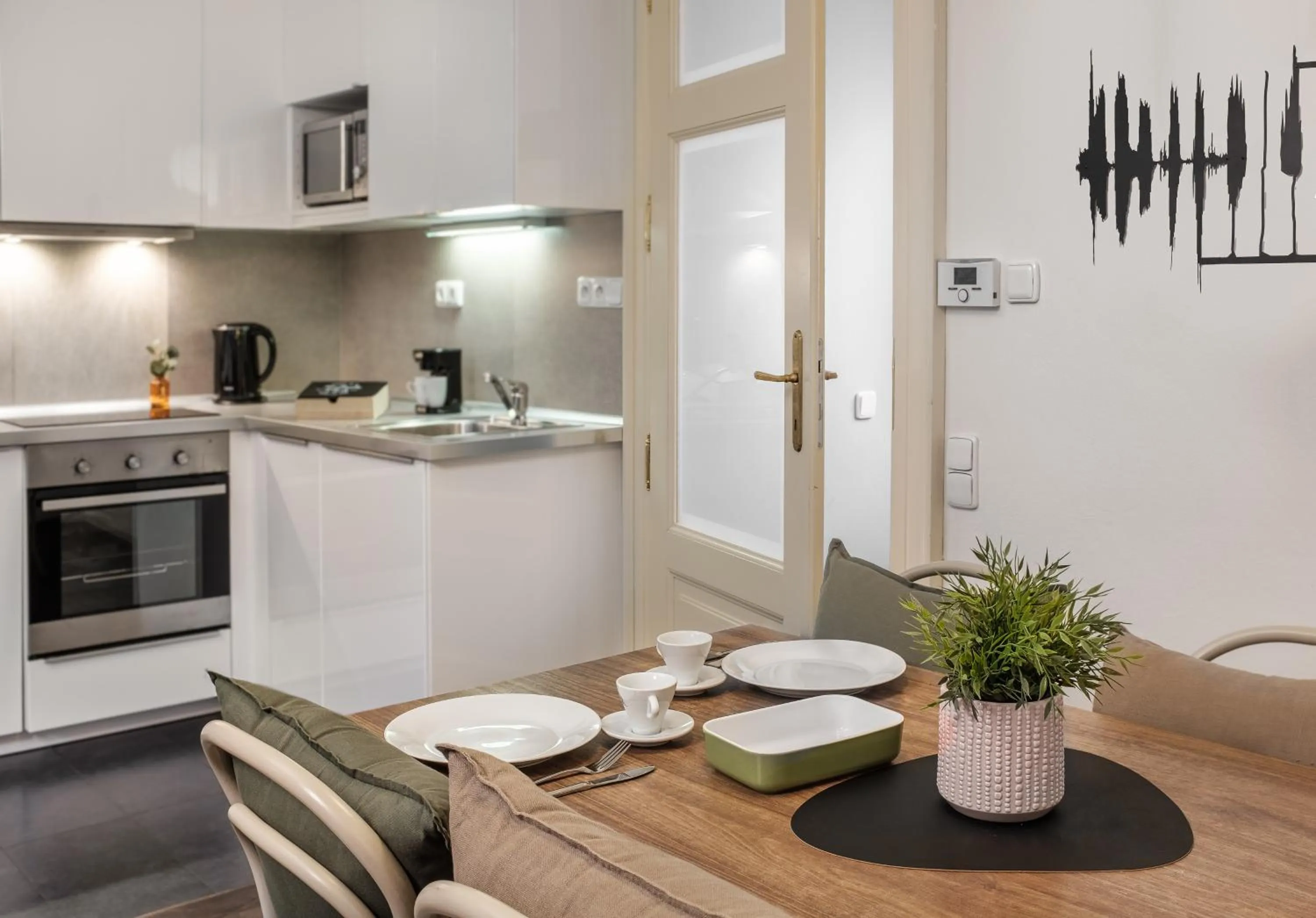 Kitchen or kitchenette in 4 Arts Apartments by Adrez