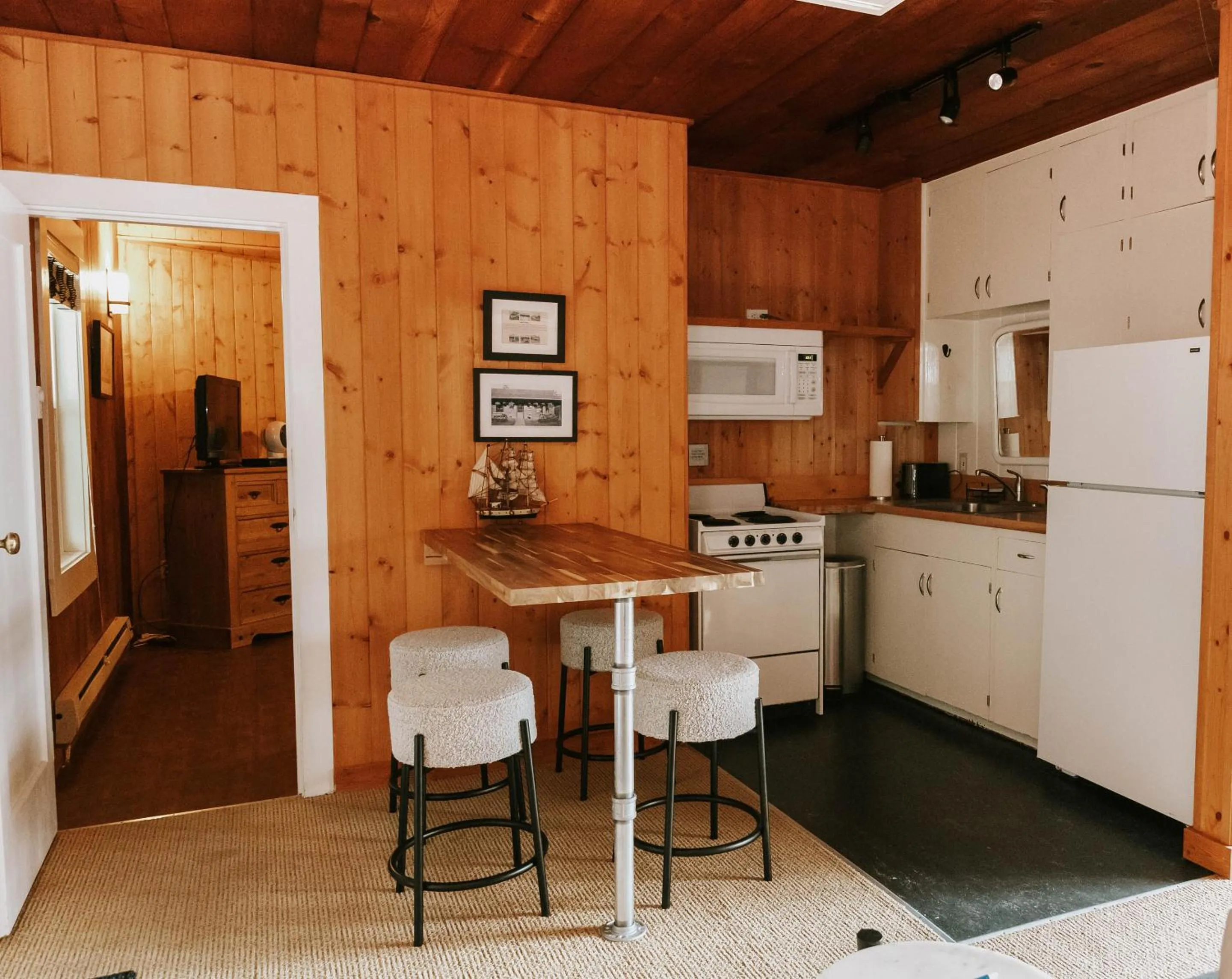 Kitchen or kitchenette in The Inn at Arch Cape