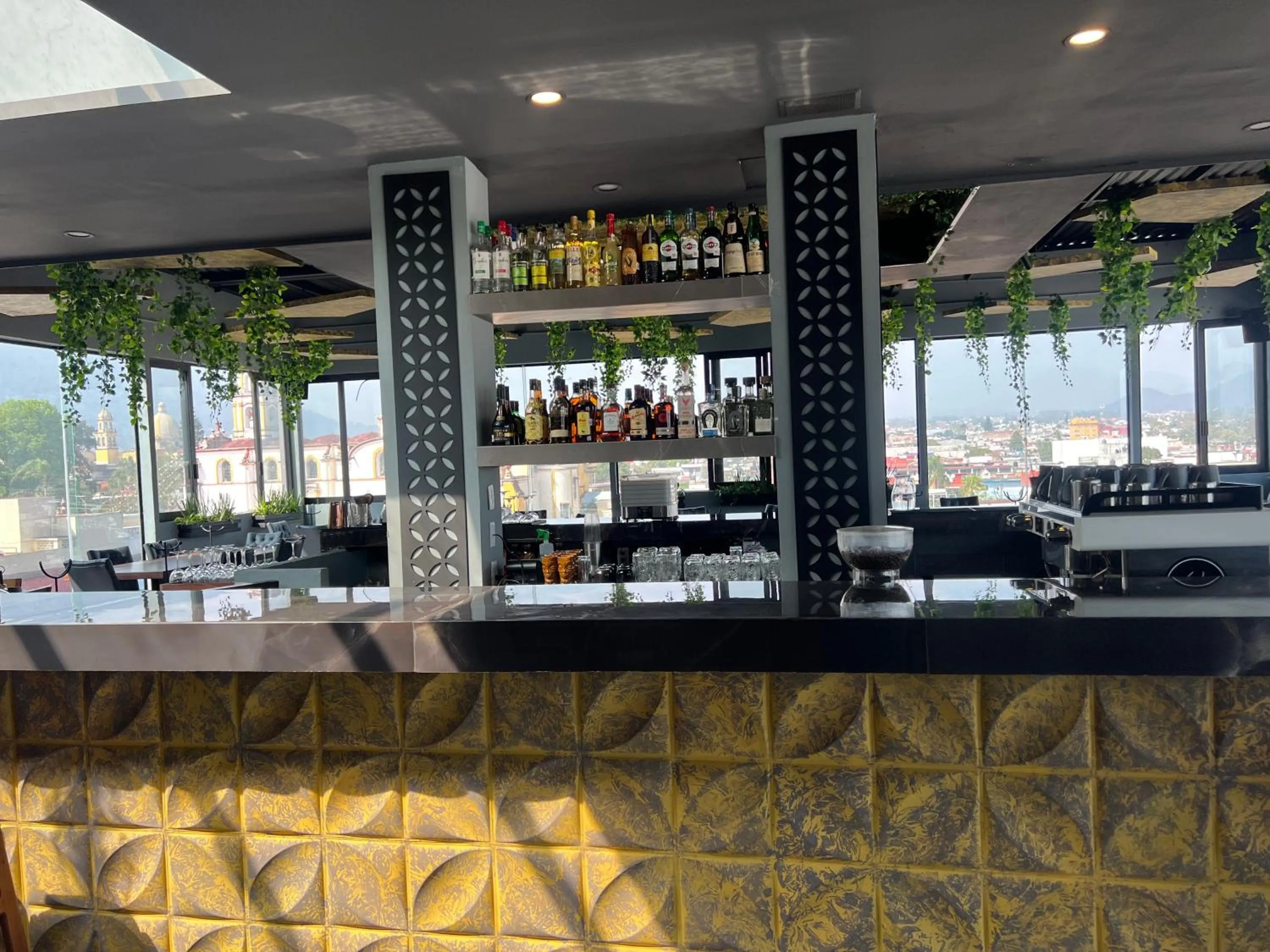 Restaurant/places to eat in Hotel HAUS Express