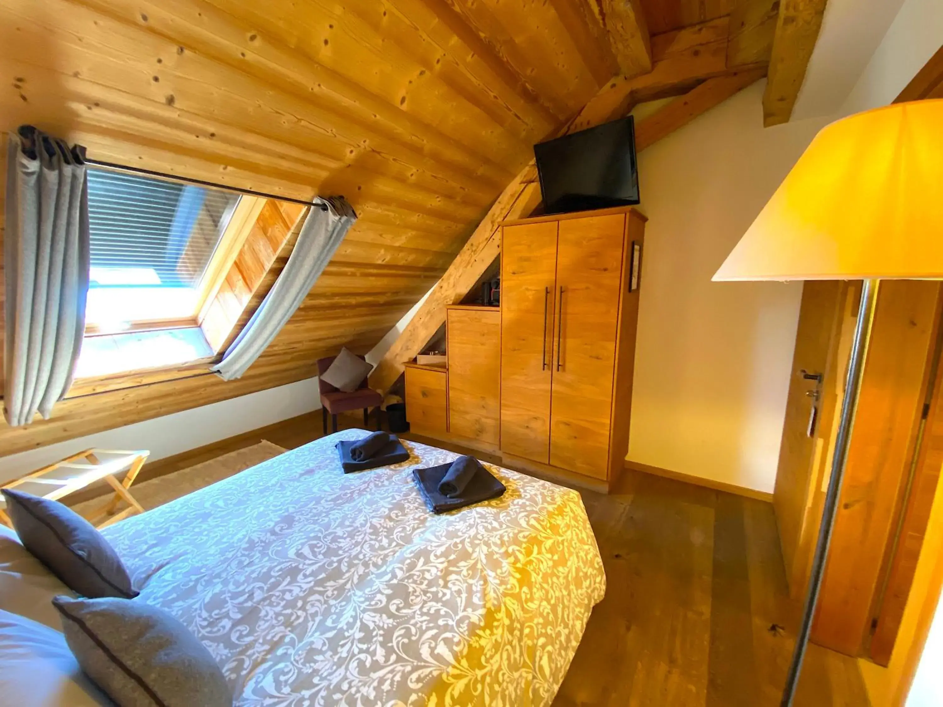 Double Room with Lake View - single occupancy in Auberge de l'Union Double Room with Lake View - single occupancy in Auberge de l'Union