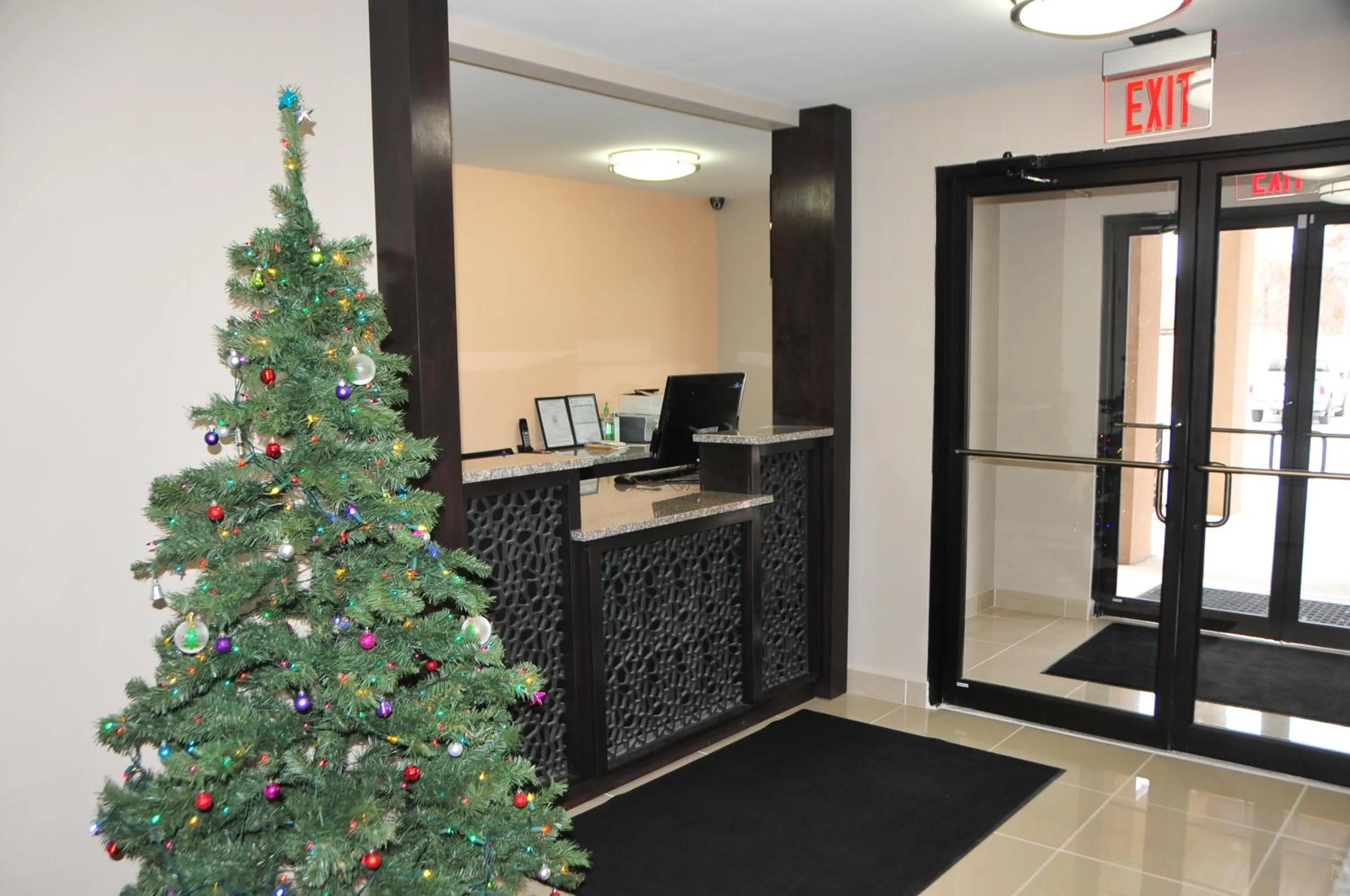 Lobby or reception in Paradise Inn & Suites