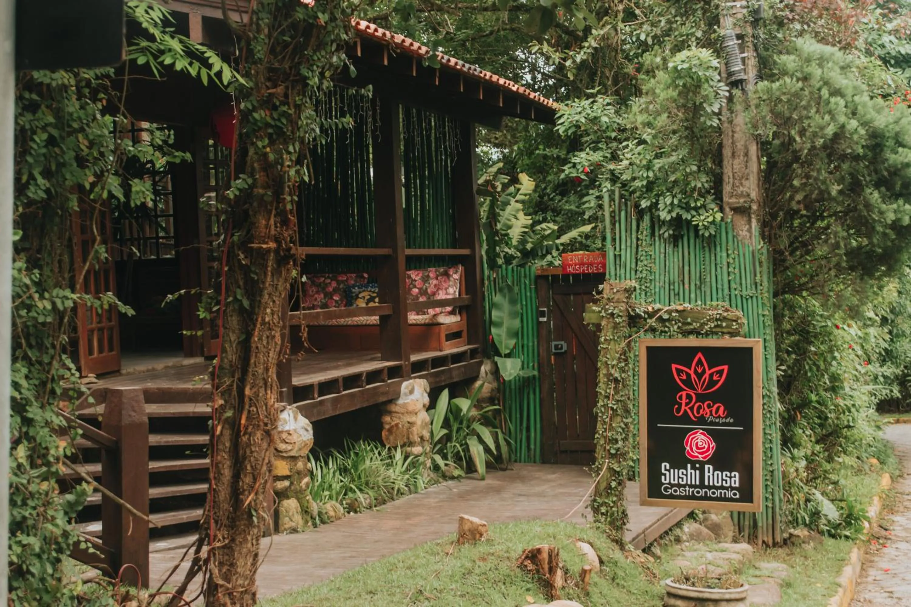 Facade/entrance in Pousada Rosa