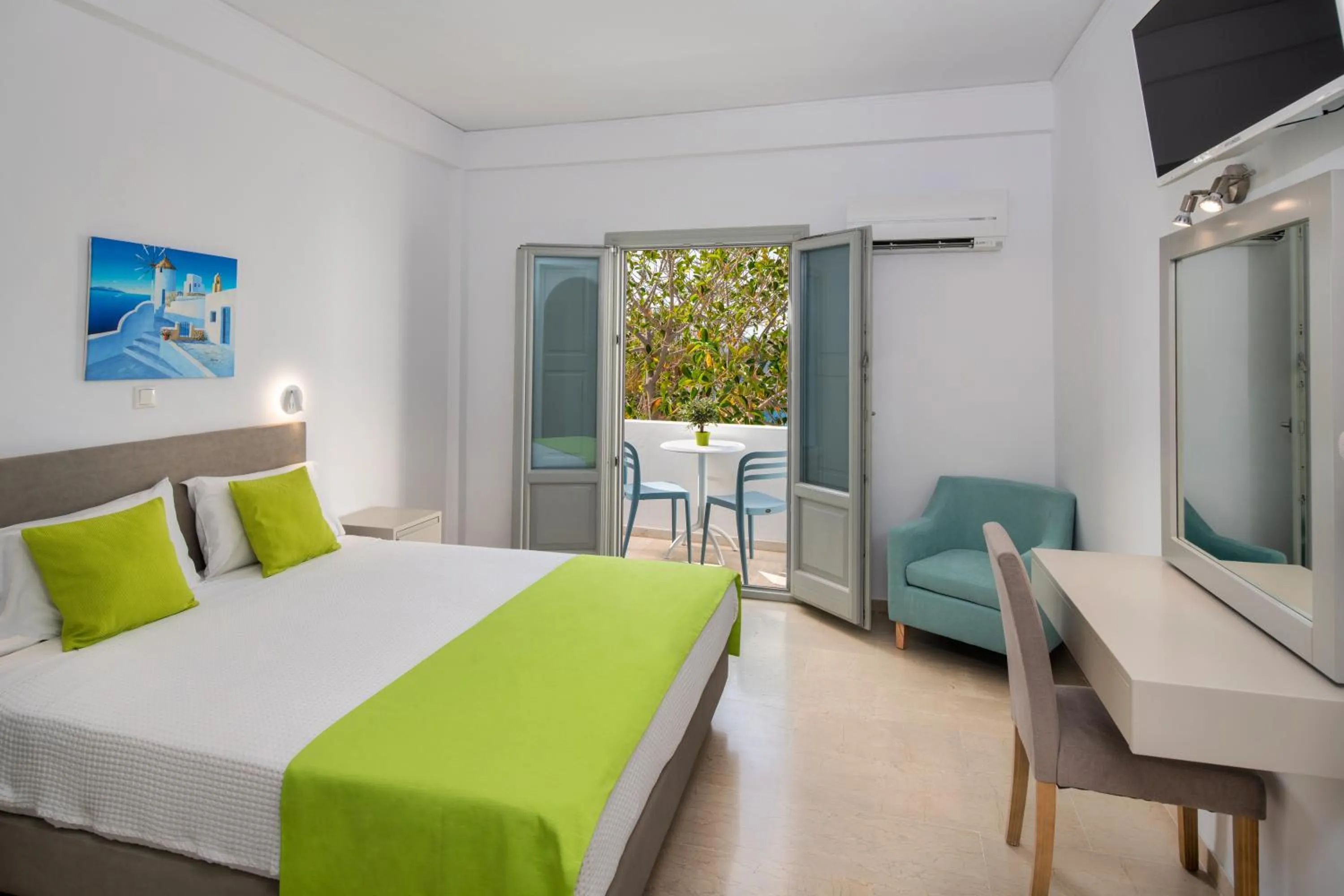 Balcony/Terrace, Bed in Makarios Hotel