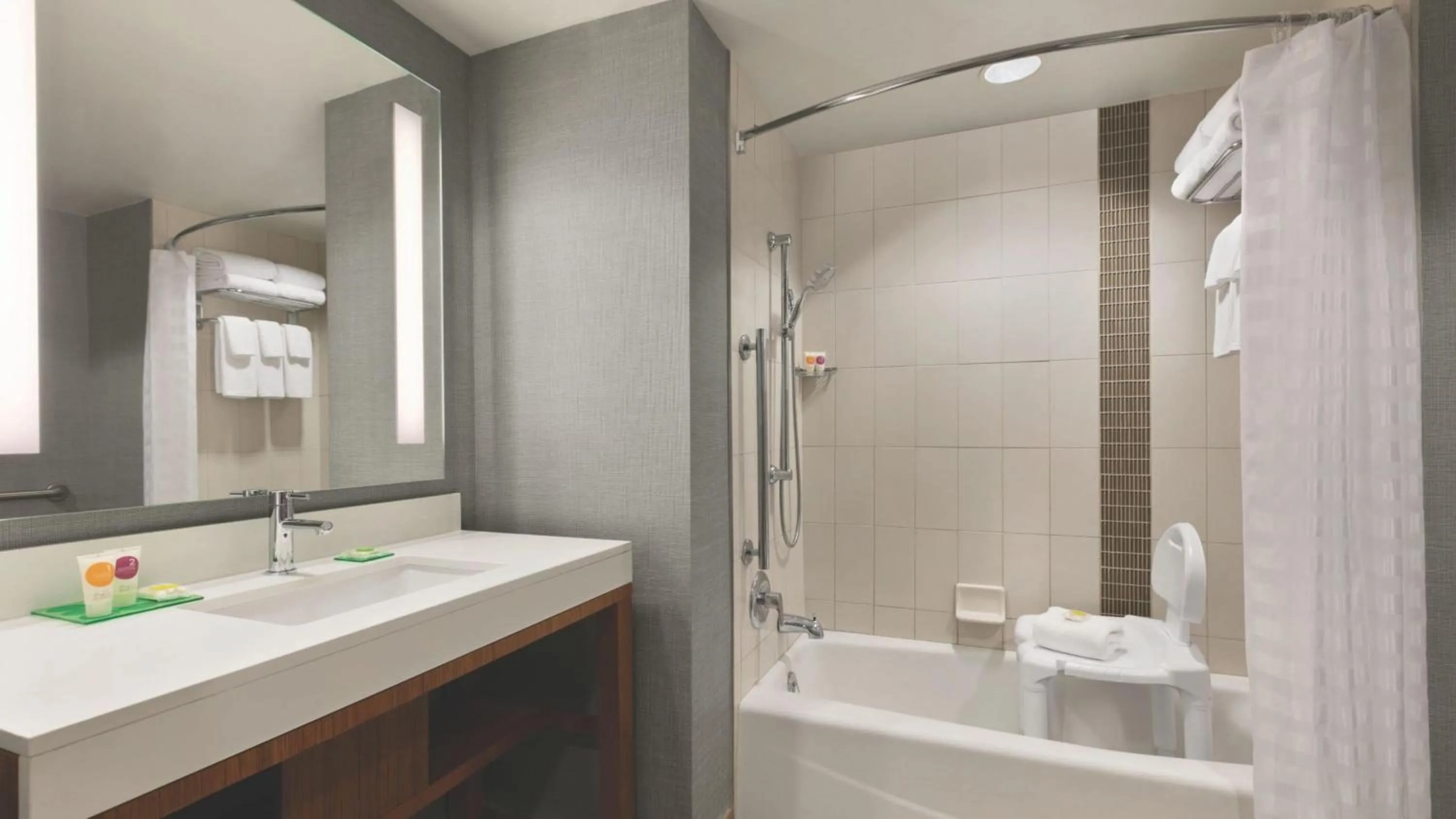 Bathroom in Hyatt Place Baltimore Inner Harbor