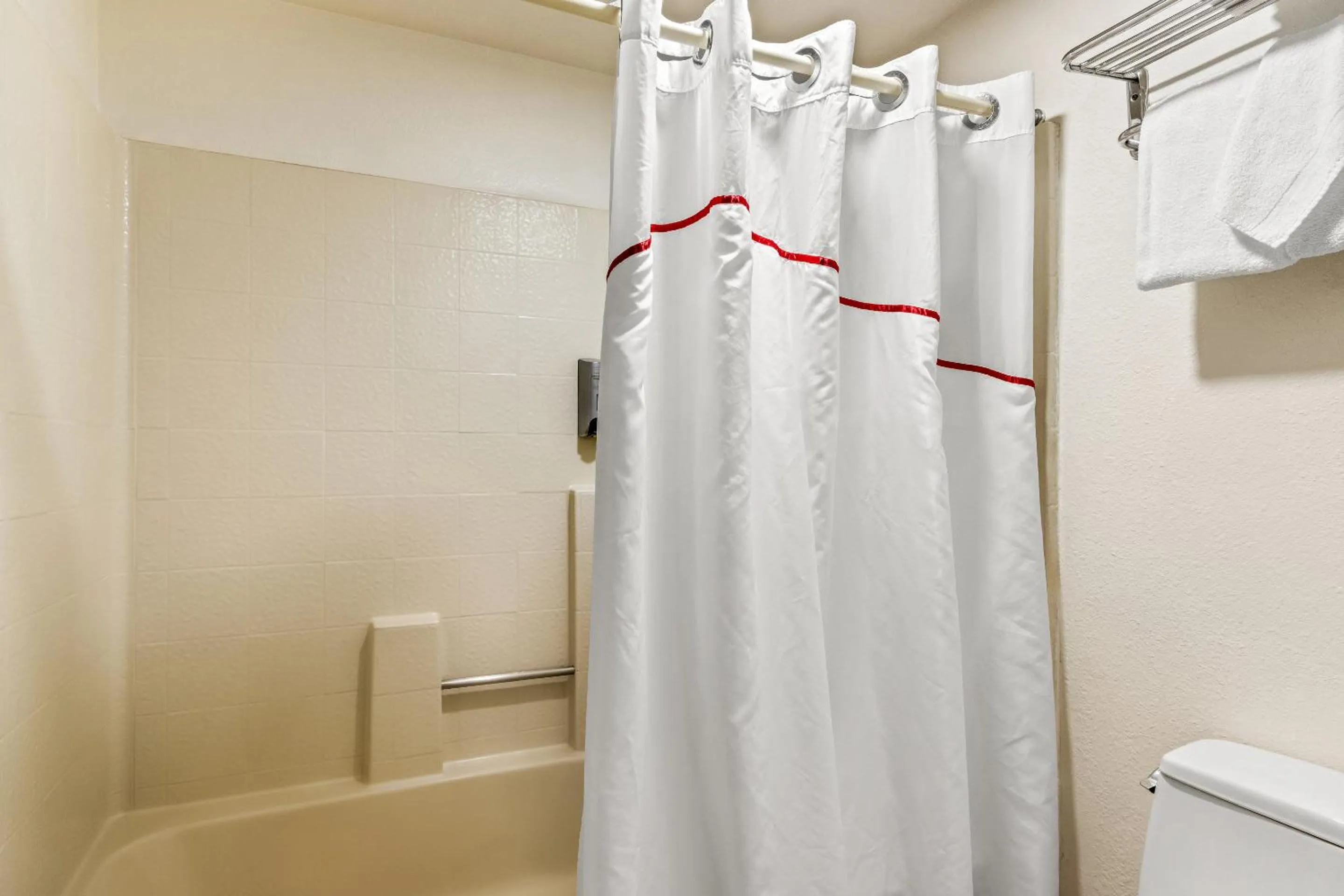 Bathroom in Red Roof Inn Ridgecrest