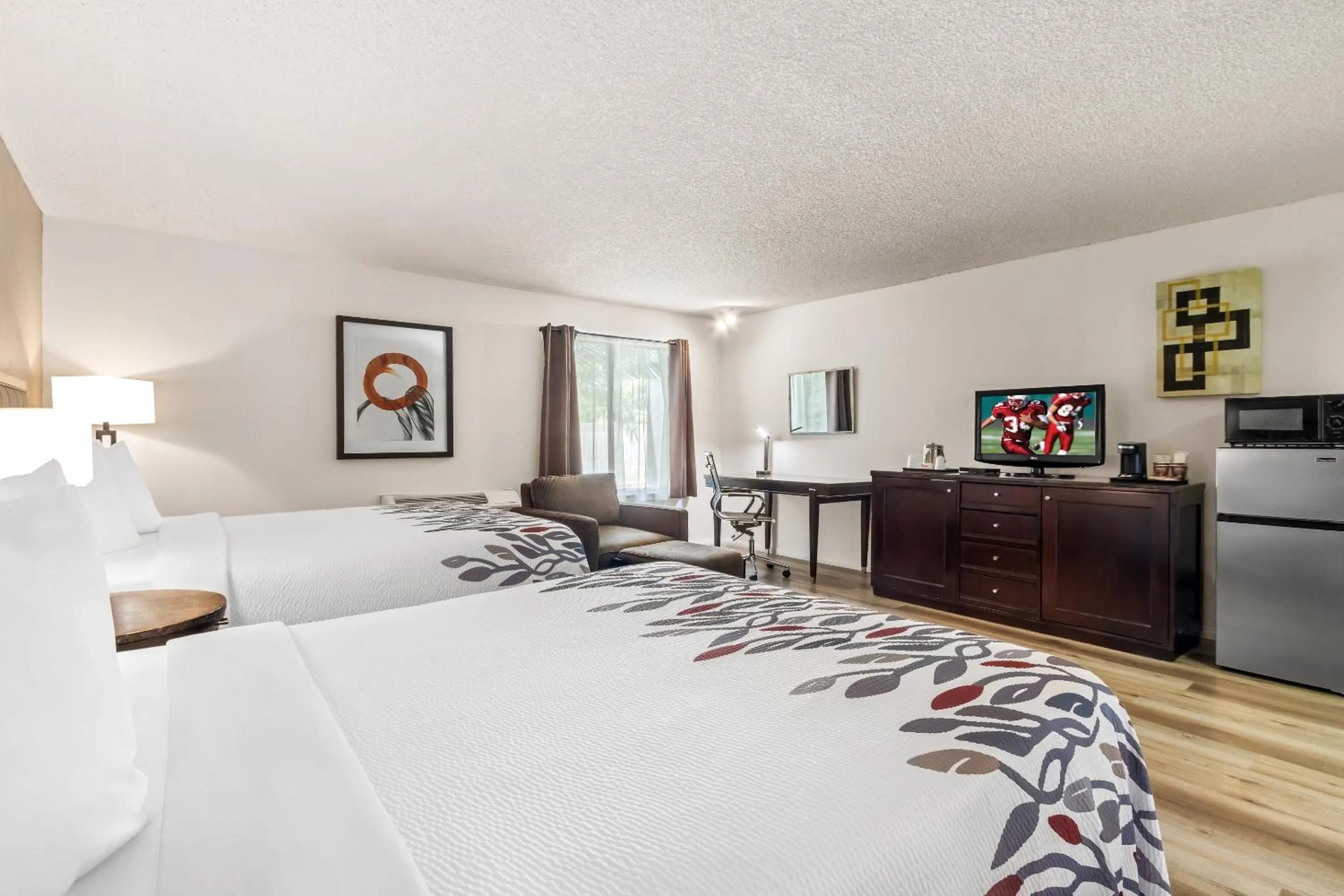 Bedroom, Bed in Red Roof Inn Ridgecrest