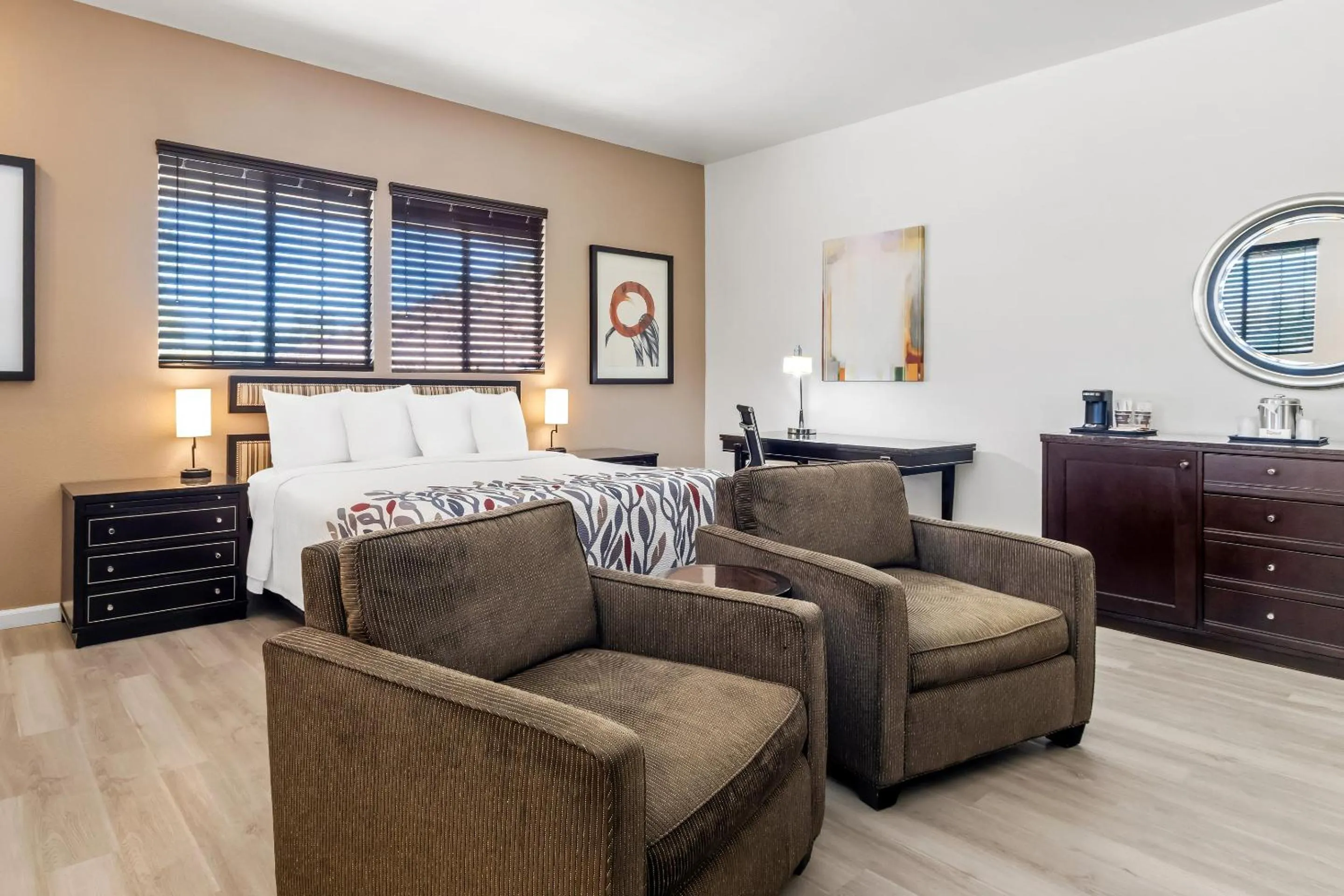 Bedroom, Bed in Red Roof Inn Ridgecrest