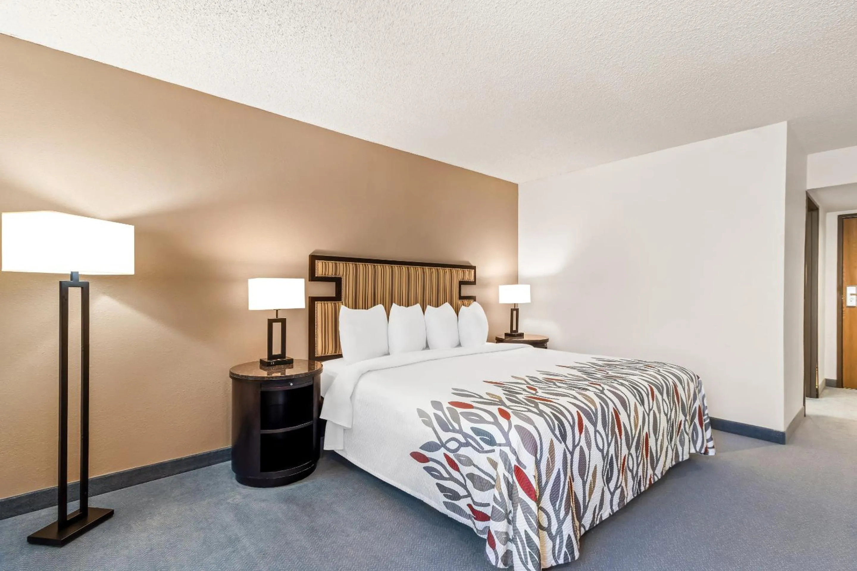 Bedroom, Bed in Red Roof Inn Ridgecrest