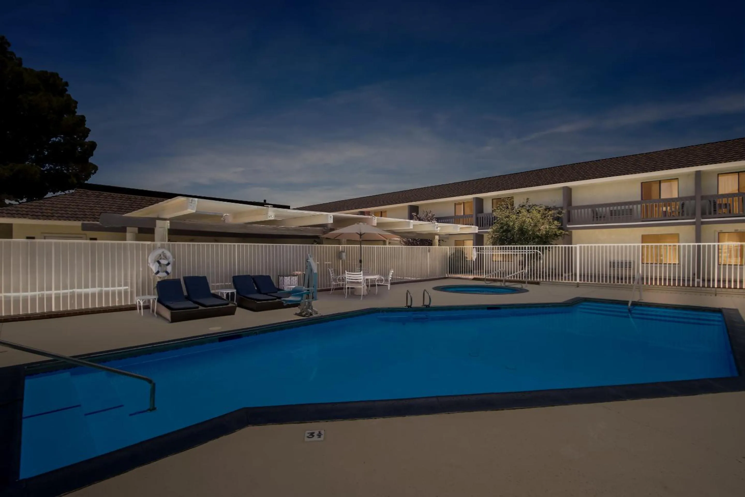 Swimming pool in Red Roof Inn Ridgecrest