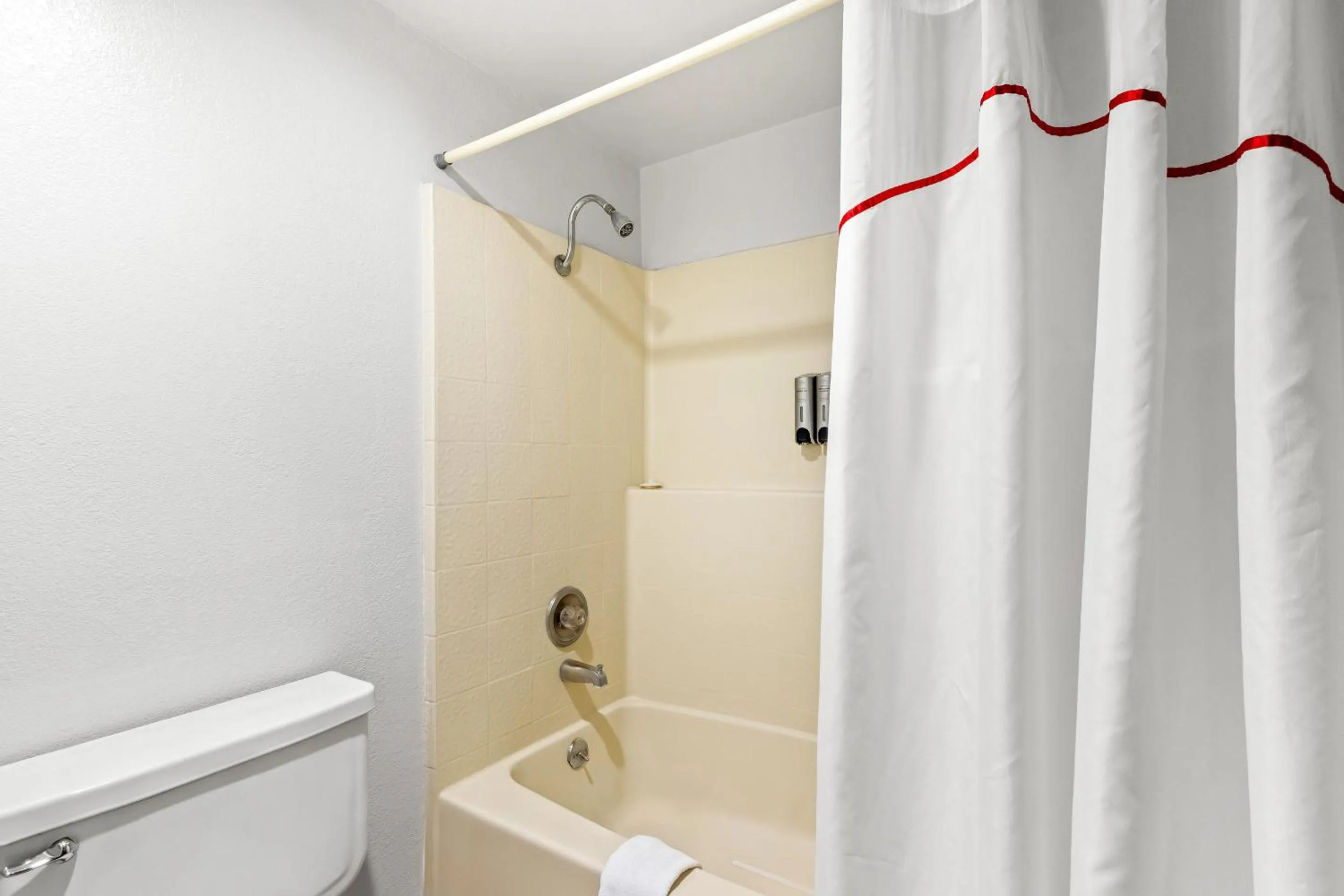 Bathroom in Red Roof Inn Ridgecrest