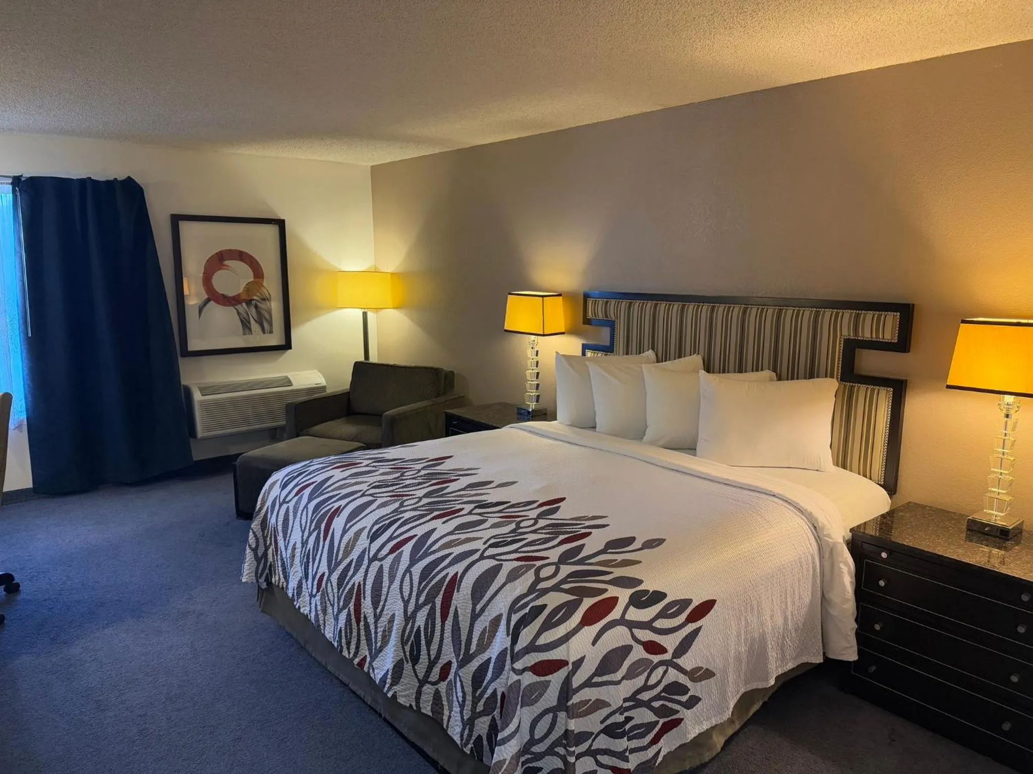 Bedroom, Bed in Red Roof Inn Ridgecrest