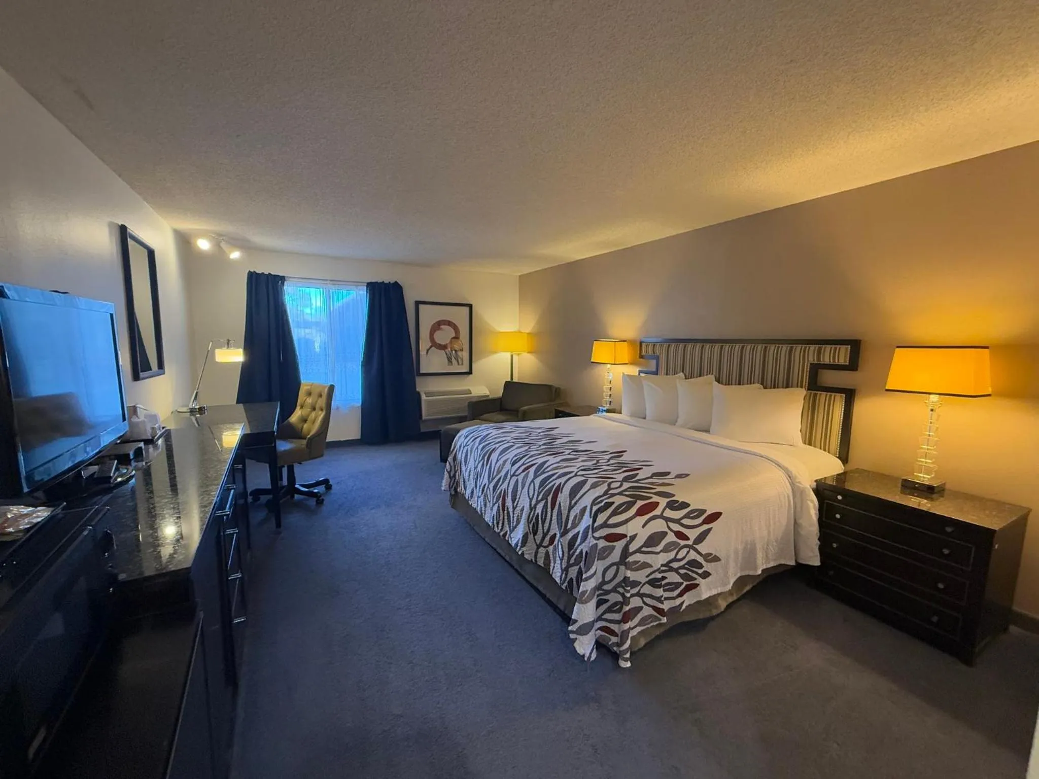 Bedroom, Bed in Red Roof Inn Ridgecrest