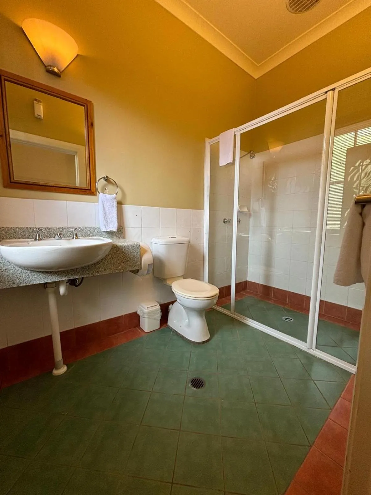 Shower in Hermitage Hill Country Retreat