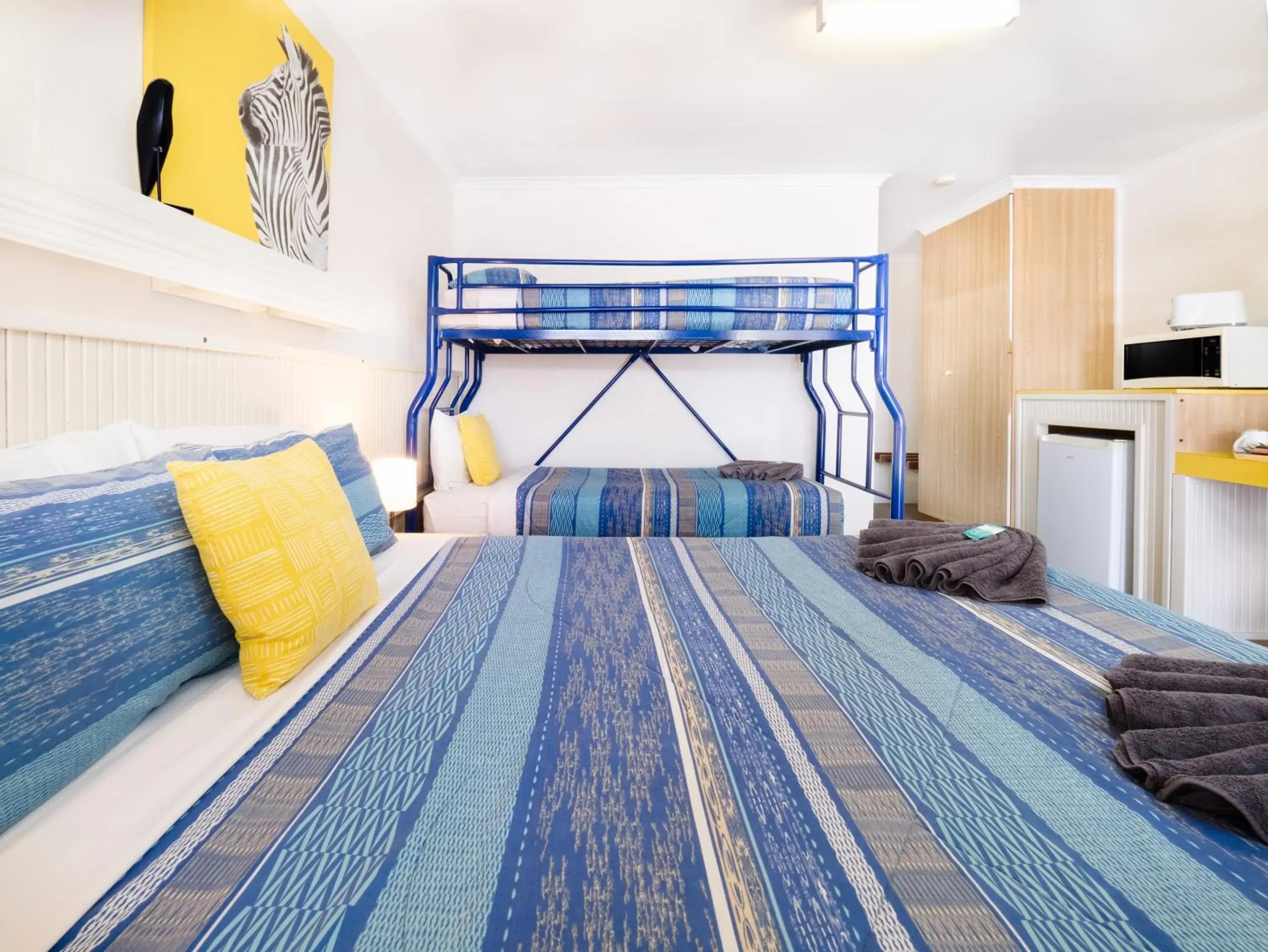 Classic Quadruple Room in Boyne Island Motel and Villas Classic Quadruple Room in Boyne Island Motel and Villas