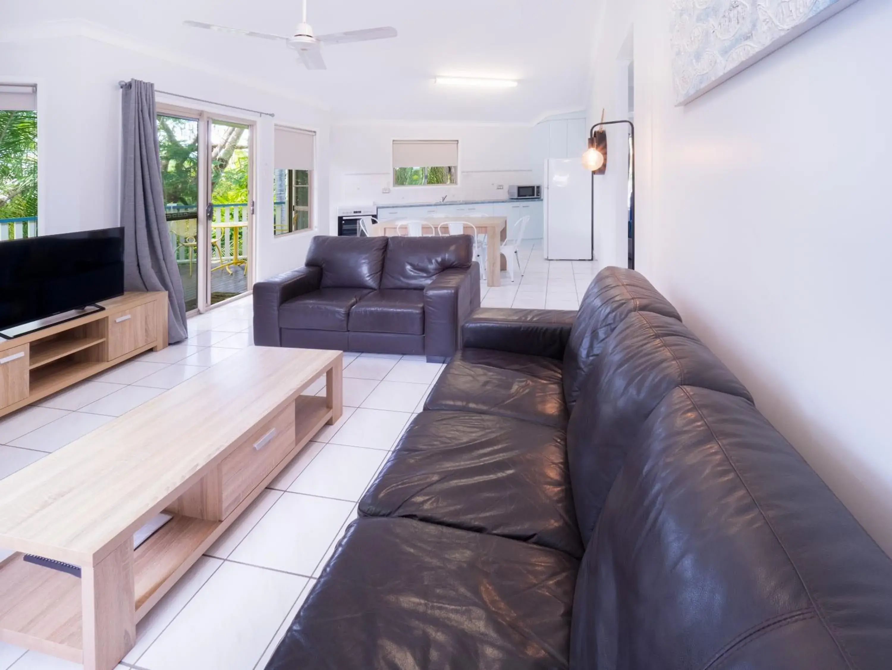 Two-Bedroom Villa A in Boyne Island Motel and Villas Two-Bedroom Villa A in Boyne Island Motel and Villas