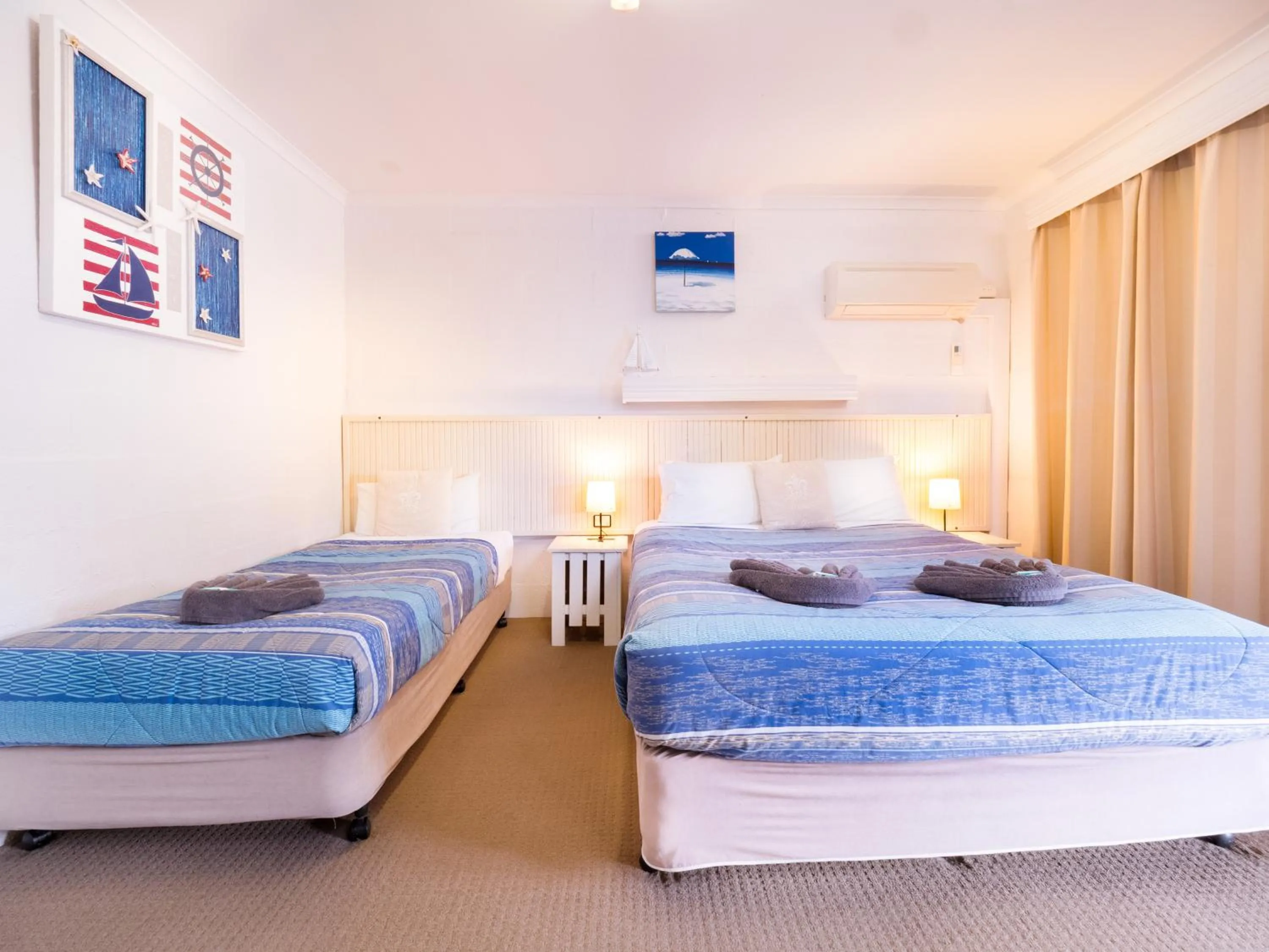 Photo of the whole room, Bed in Boyne Island Motel and Villas