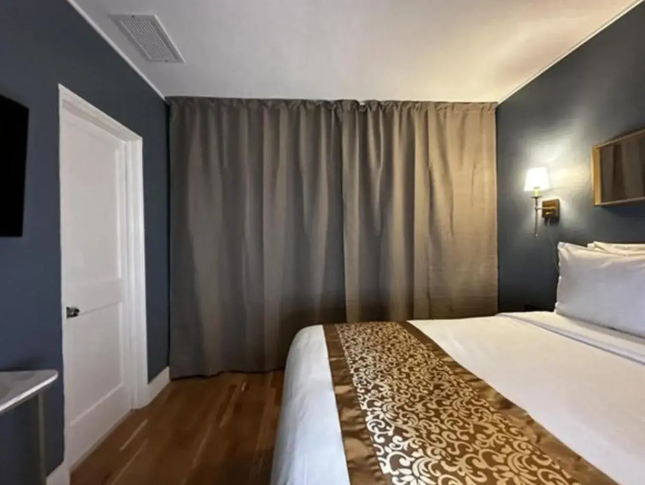 Queen Room in Hotel TB Downtown Miami Queen Room in Hotel TB Downtown Miami