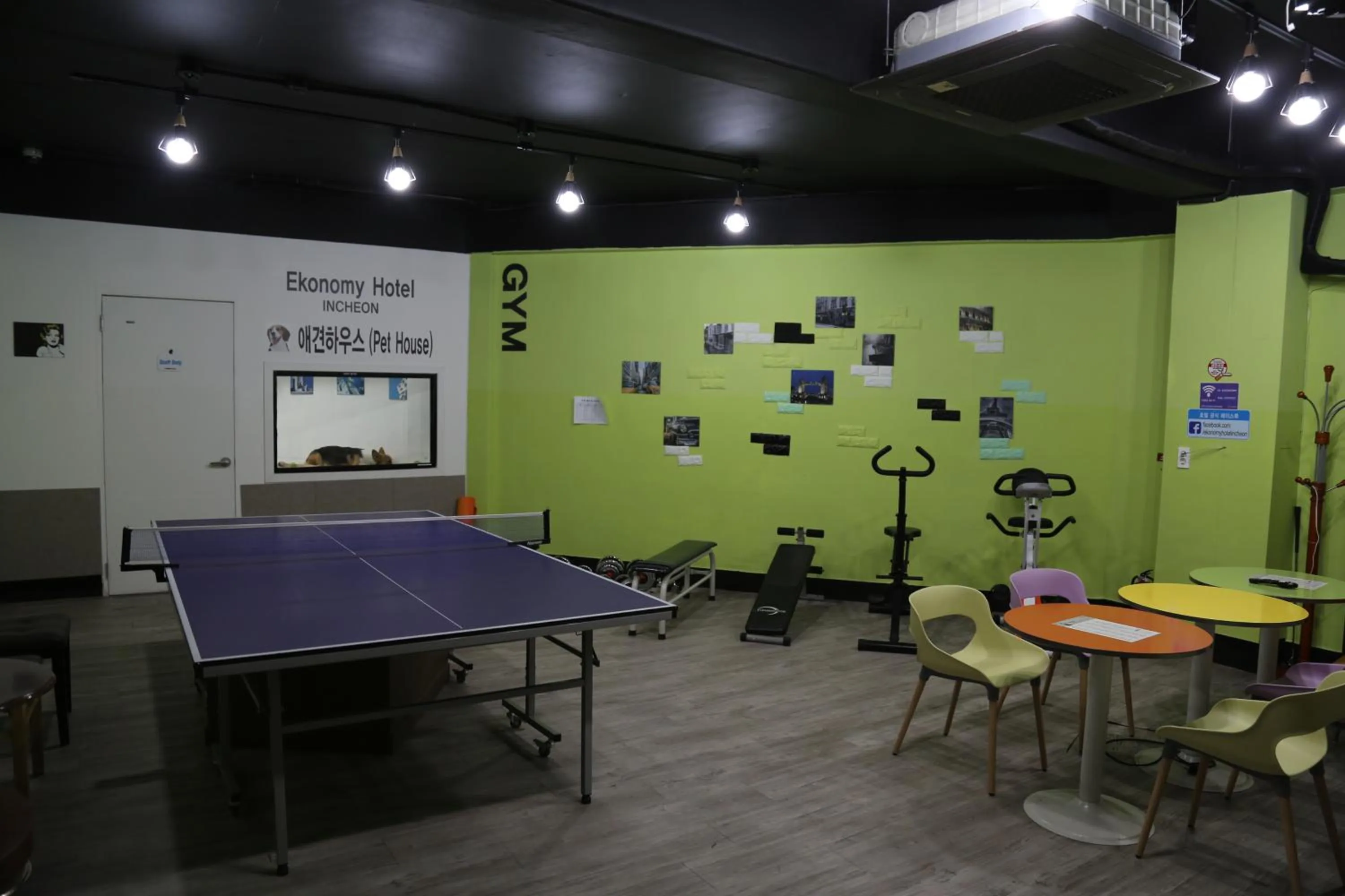 Table tennis in Ekonomy Hotel Incheon