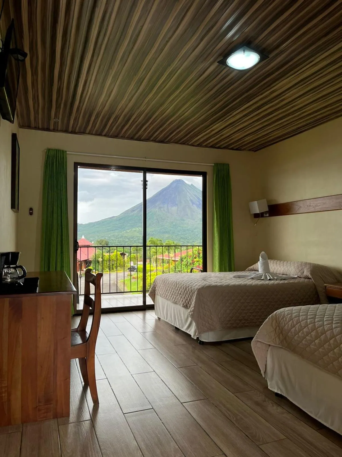 View (from property/room), Bed in Hotel Linda Vista