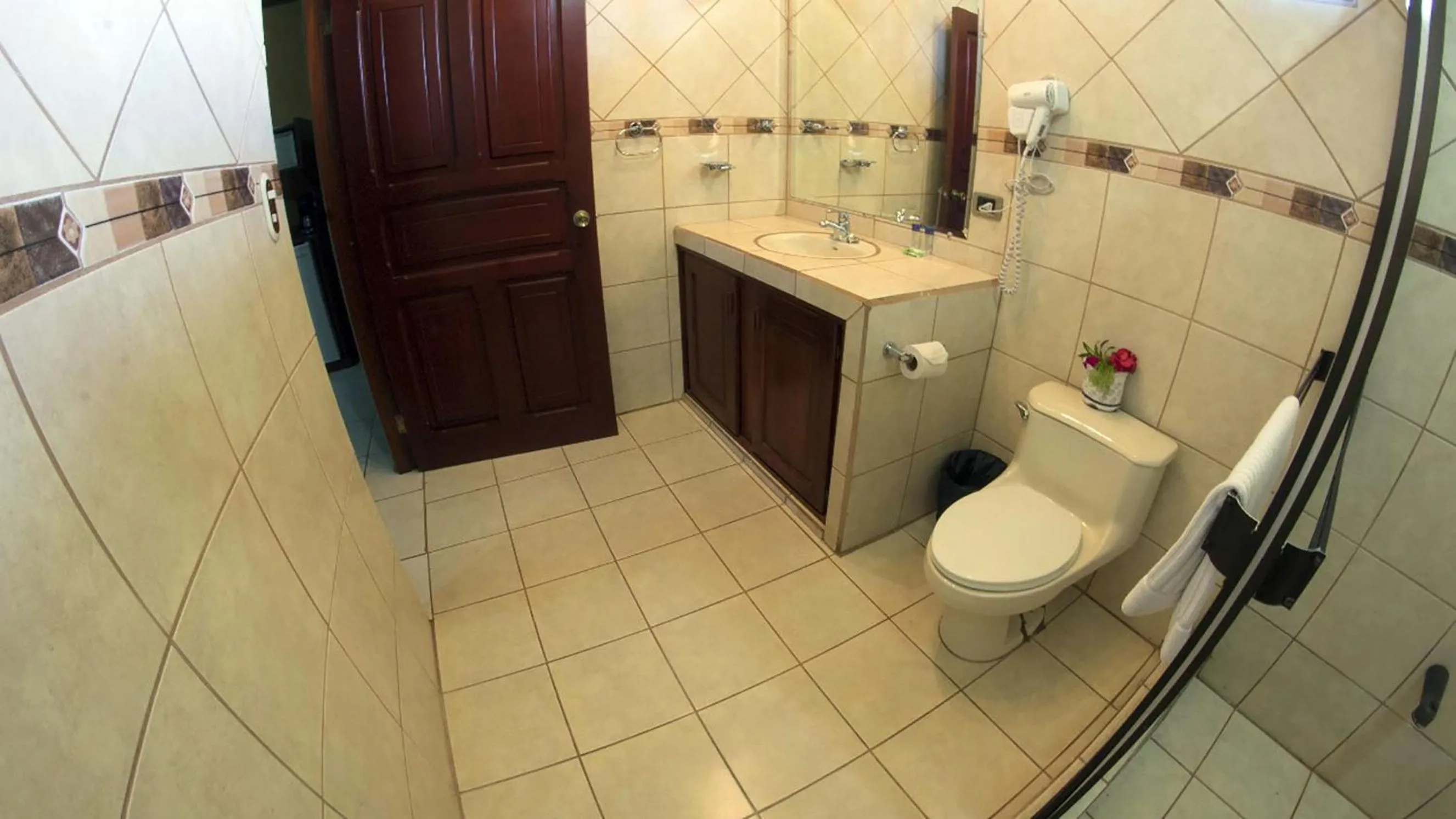 Shower in Hotel Linda Vista