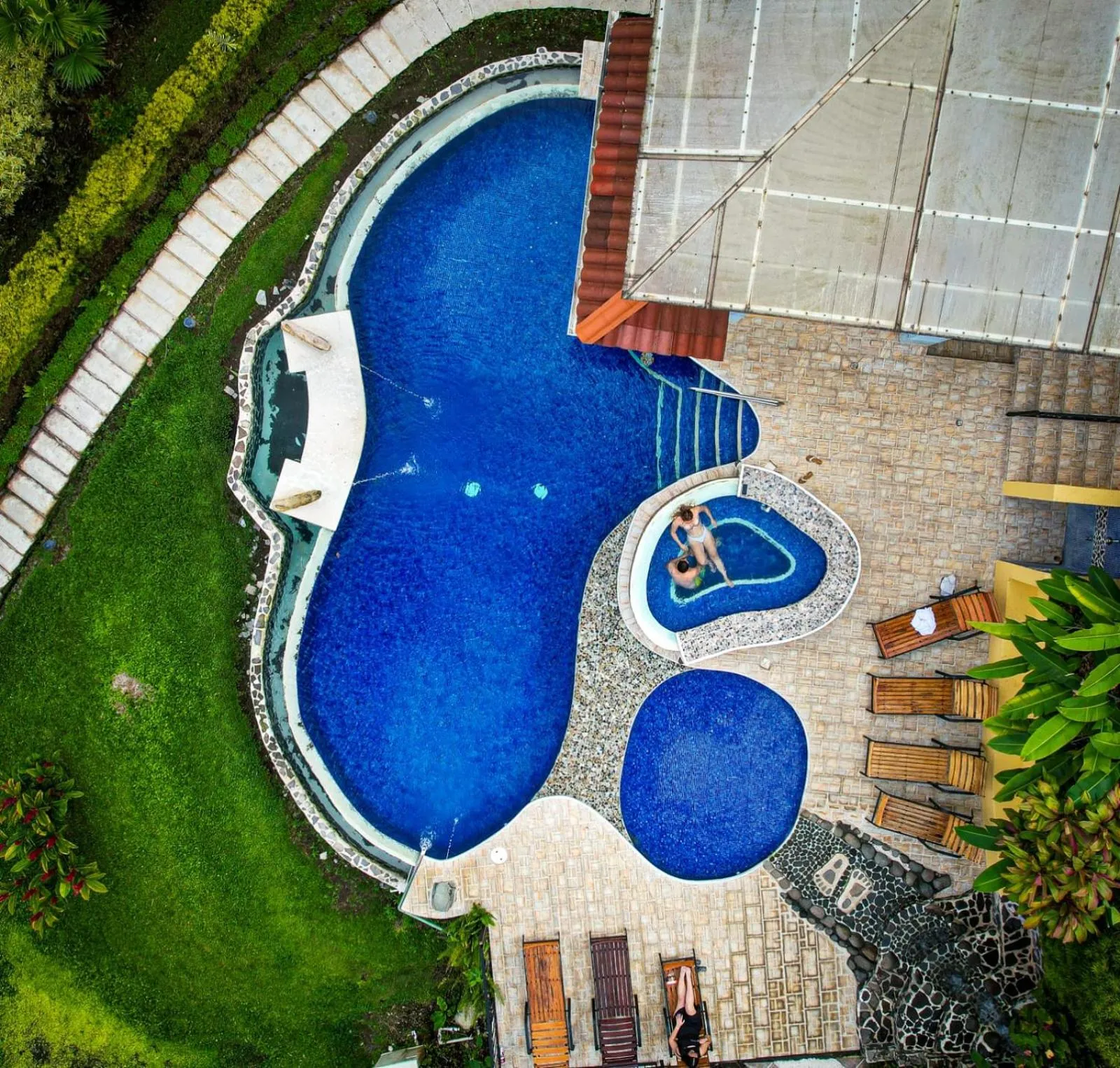 Swimming pool in Hotel Linda Vista