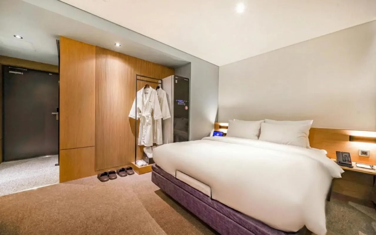 Bed in Haeundae The Van Hotel