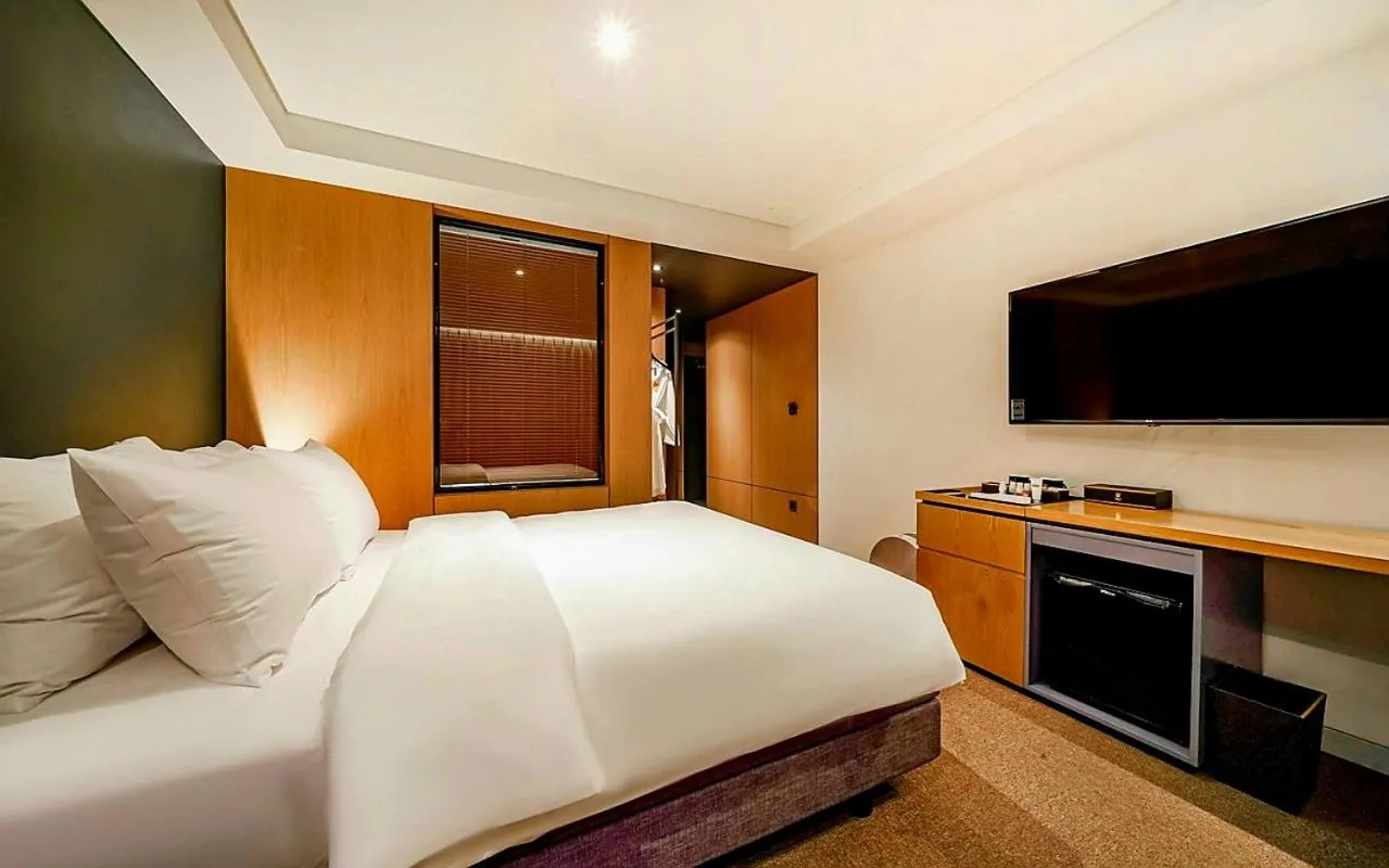 Bed in Haeundae The Van Hotel