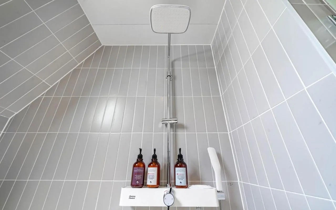 Shower in Haeundae The Van Hotel