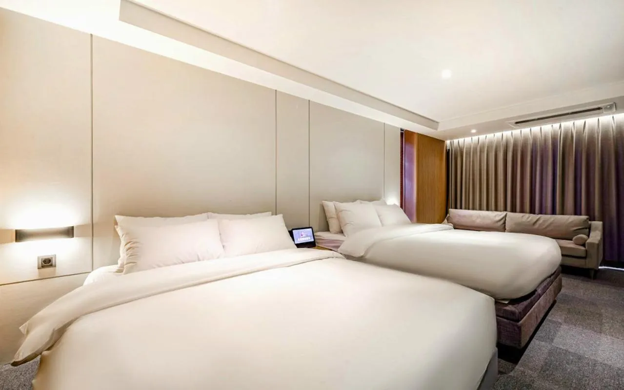 Bed in Haeundae The Van Hotel