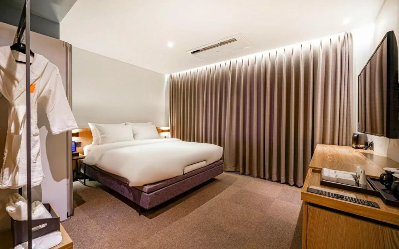 Bed in Haeundae The Van Hotel