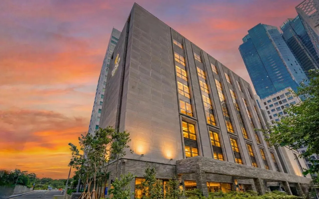 Property building in Haeundae The Van Hotel