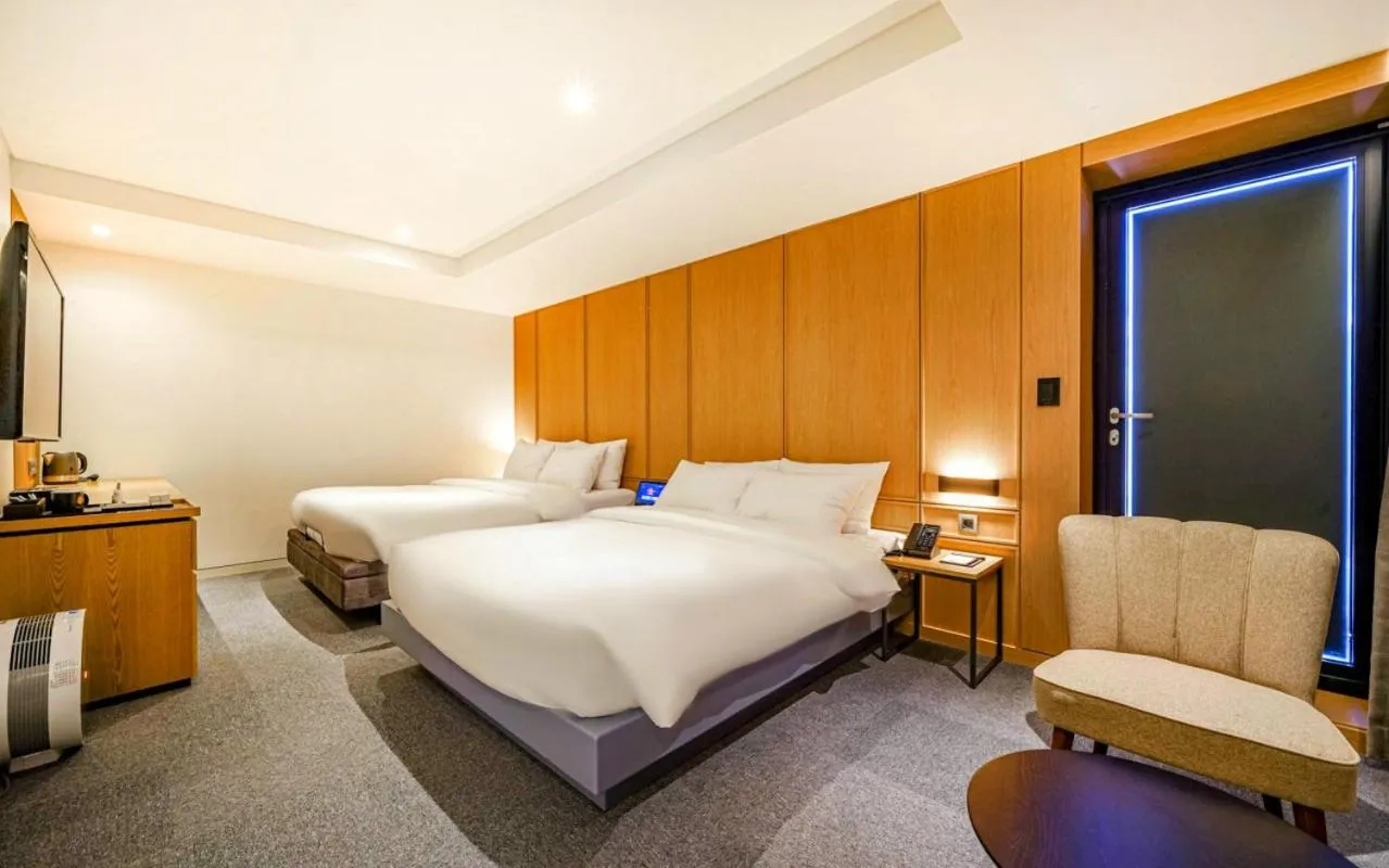 Bed in Haeundae The Van Hotel