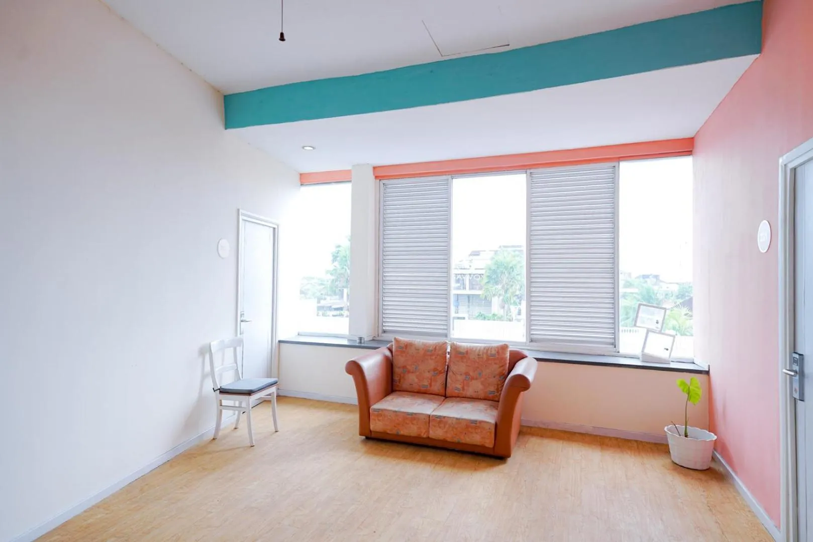 Seating area in Sans Sunset Point Seminyak