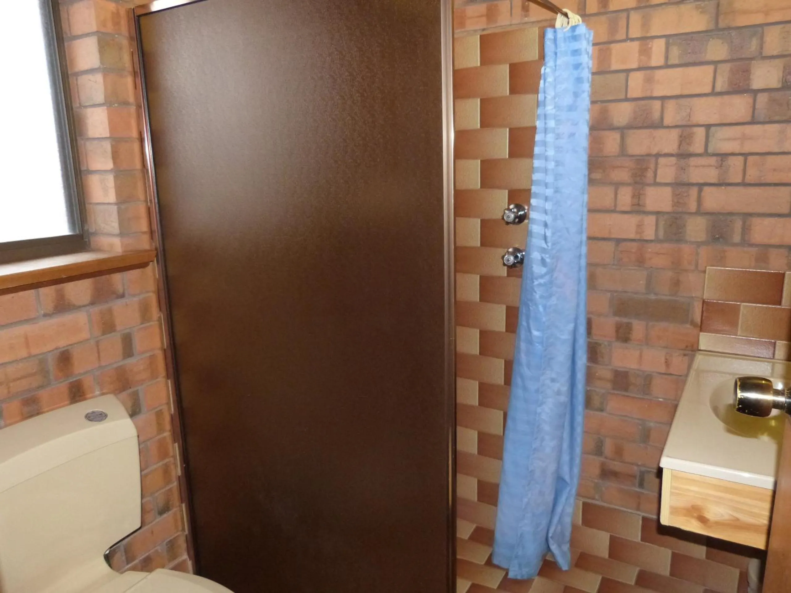 Bathroom in Wintersun Motel