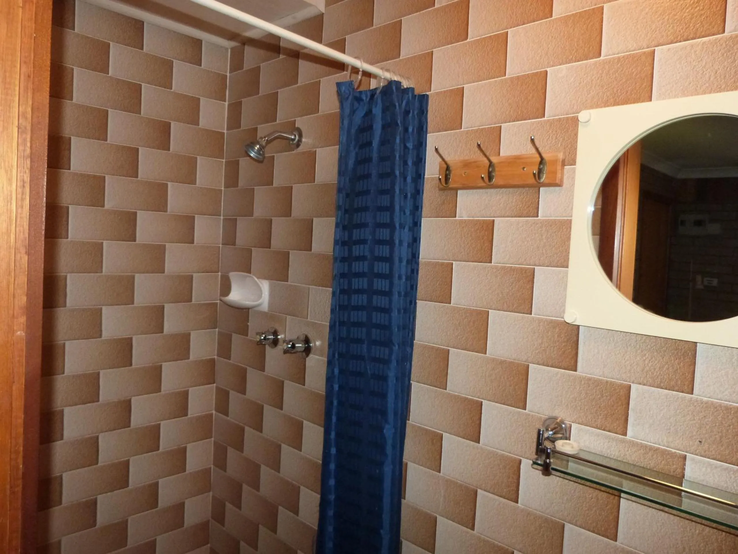 Bathroom in Wintersun Motel