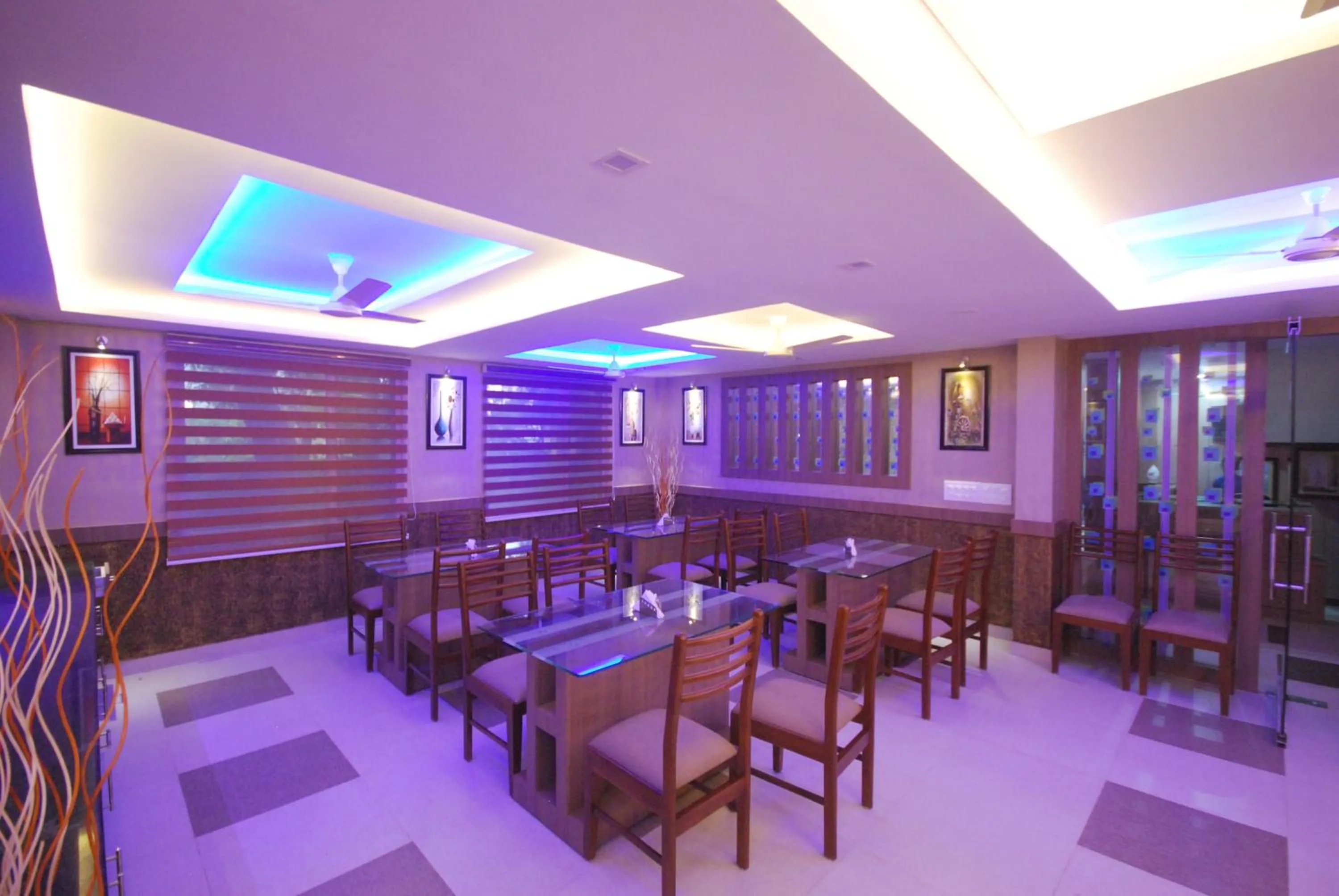 Restaurant/places to eat in North Centre