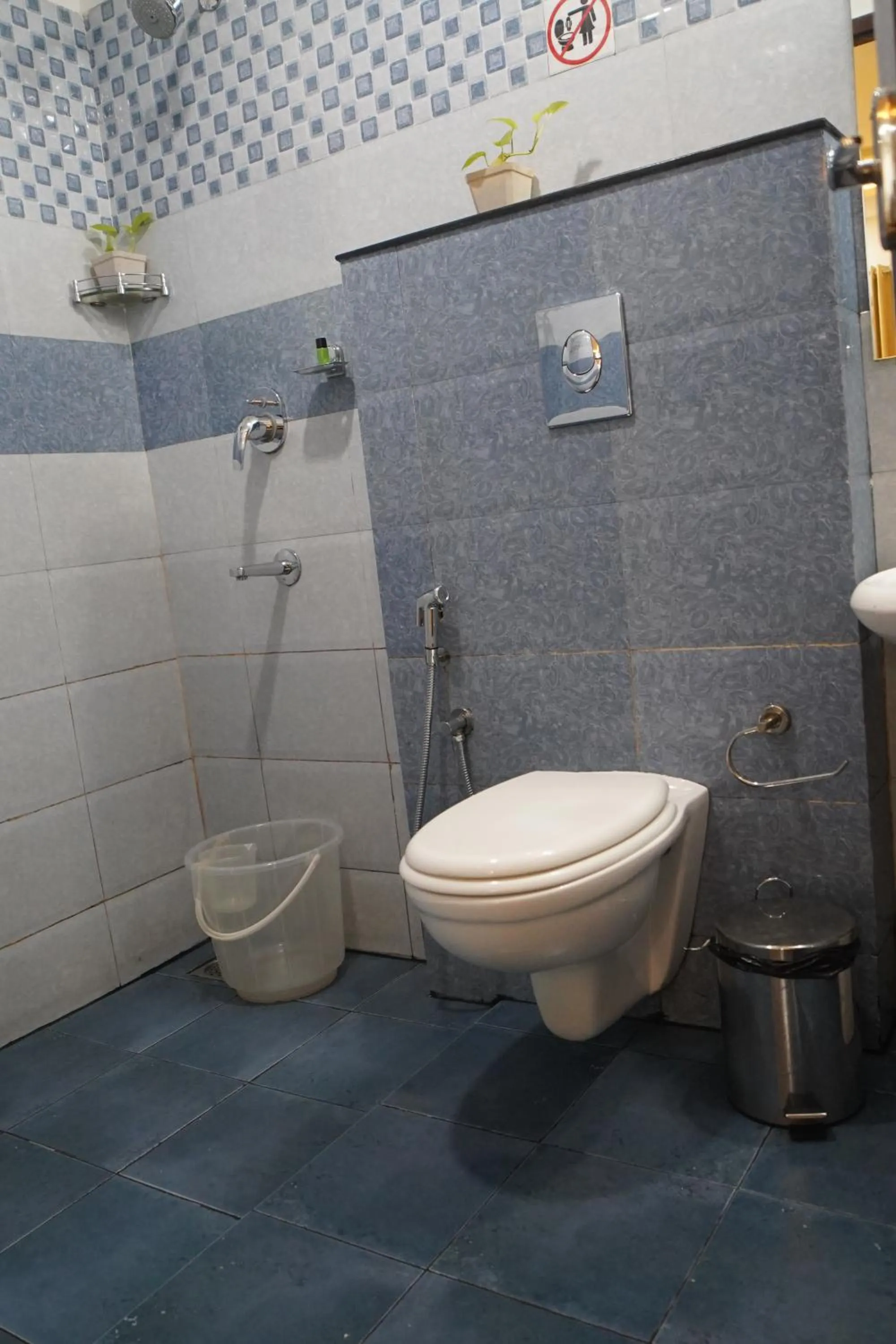 Toilet in North Centre