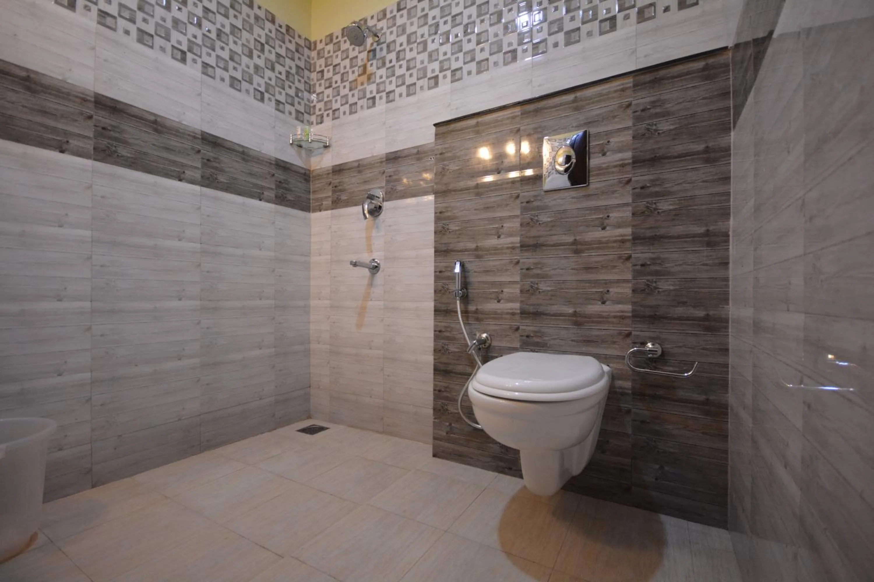 Shower in North Centre